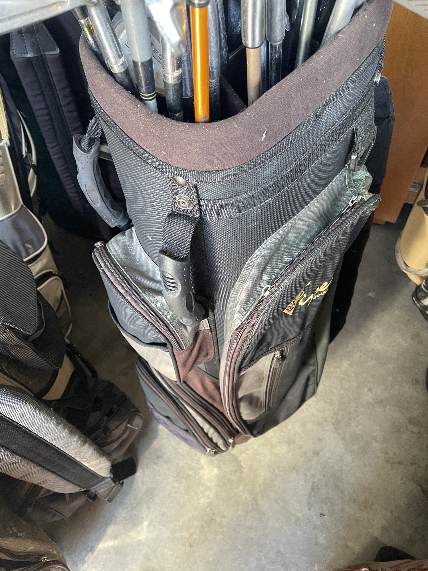 Golf cart bag Viper With Shoulder Strap and Club dividers . No