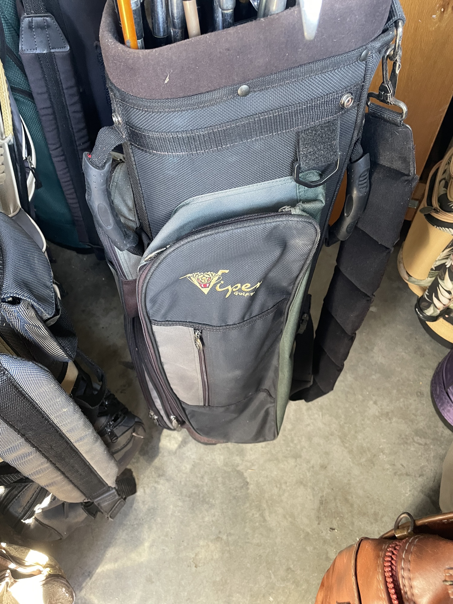 Golf cart bag Viper With Shoulder Strap and Club dividers . No