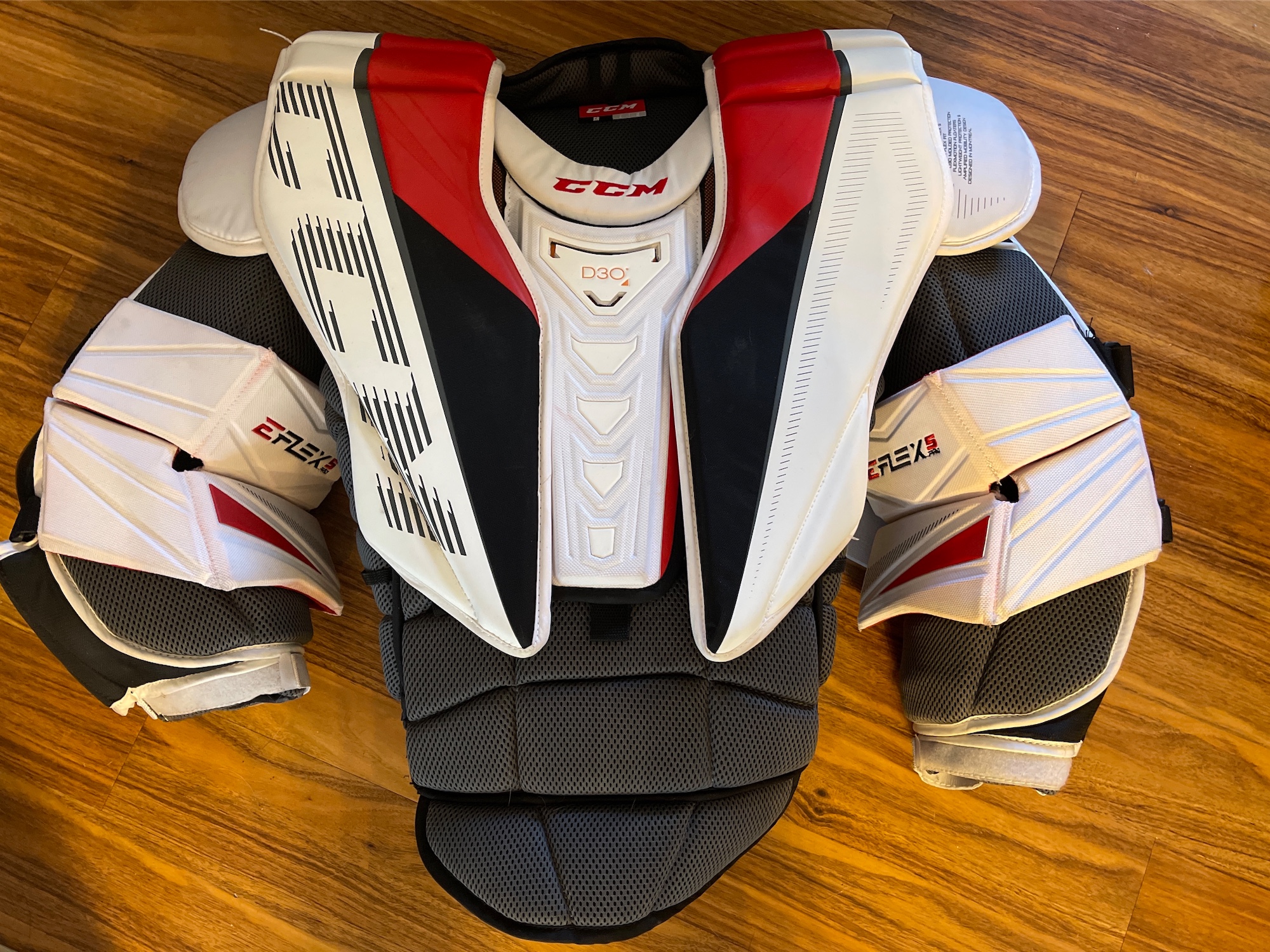 Used Large CCM Extreme Flex 5 Pro Goalie Chest Protector SidelineSwap