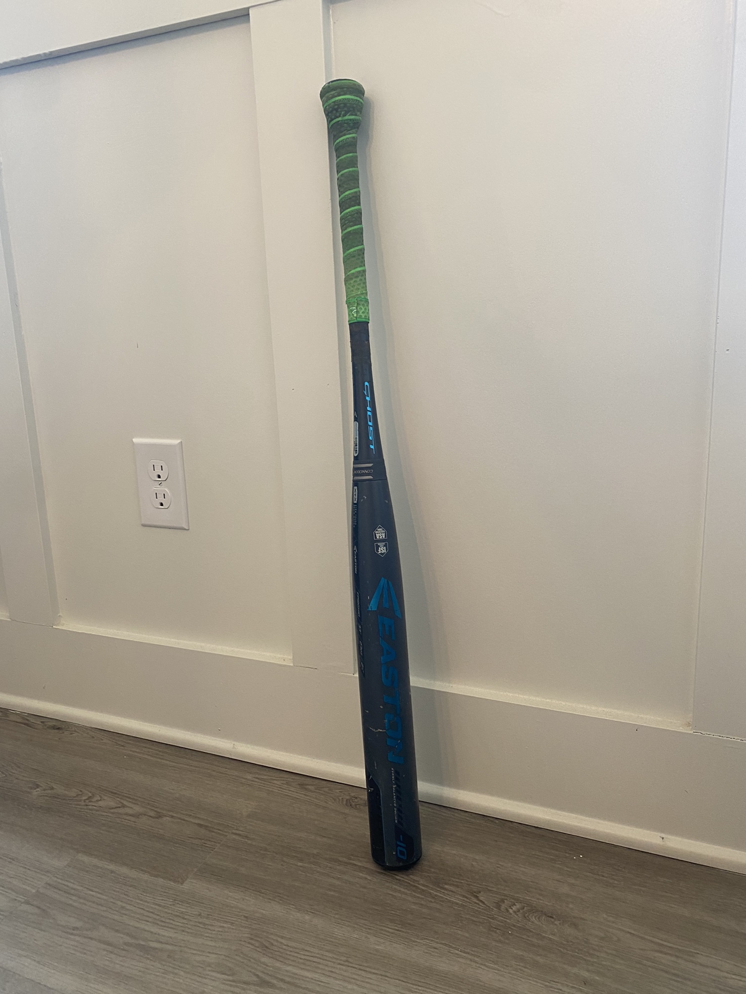 2018 Easton Ghost 33/23 *First Batch" FP18GH10 (10) Fastpitch Softball