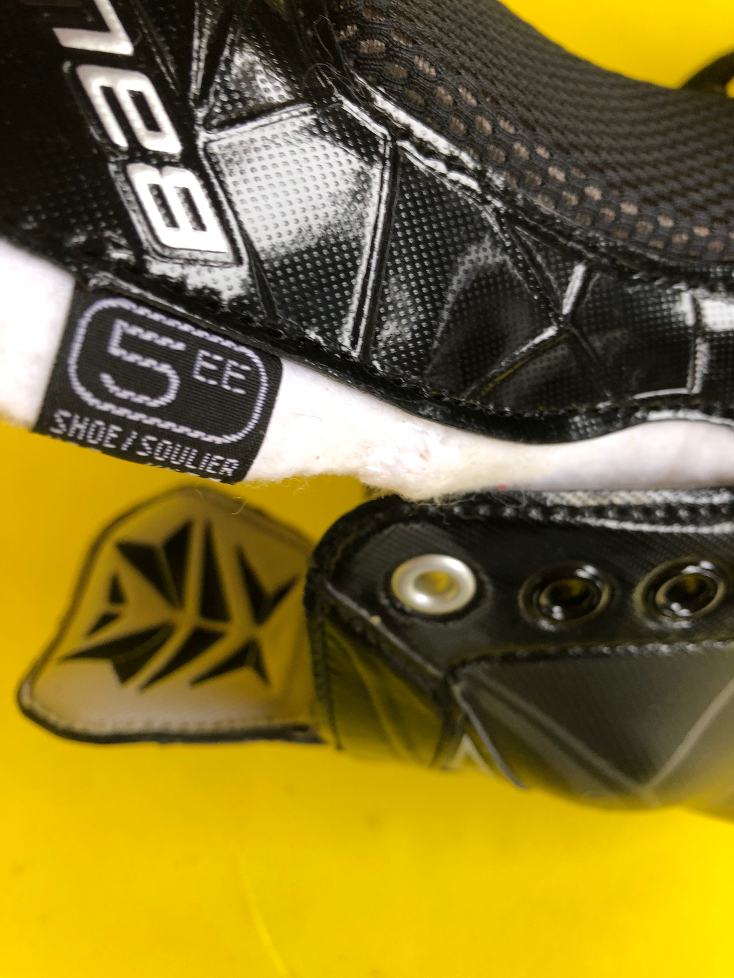 Junior New Bauer Supreme ELITE LE Hockey Skates Extra Wide Width Size 5