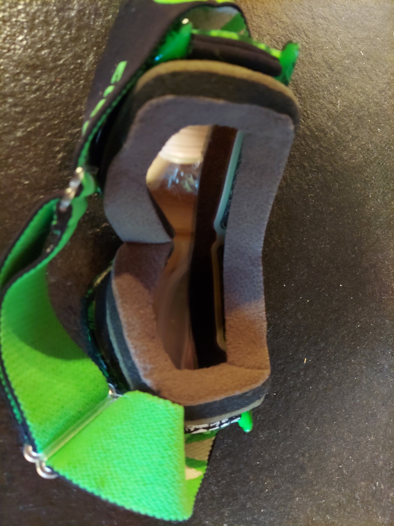 Used Electric Ski / Snowboard Goggles (Green Frame, Black Strap