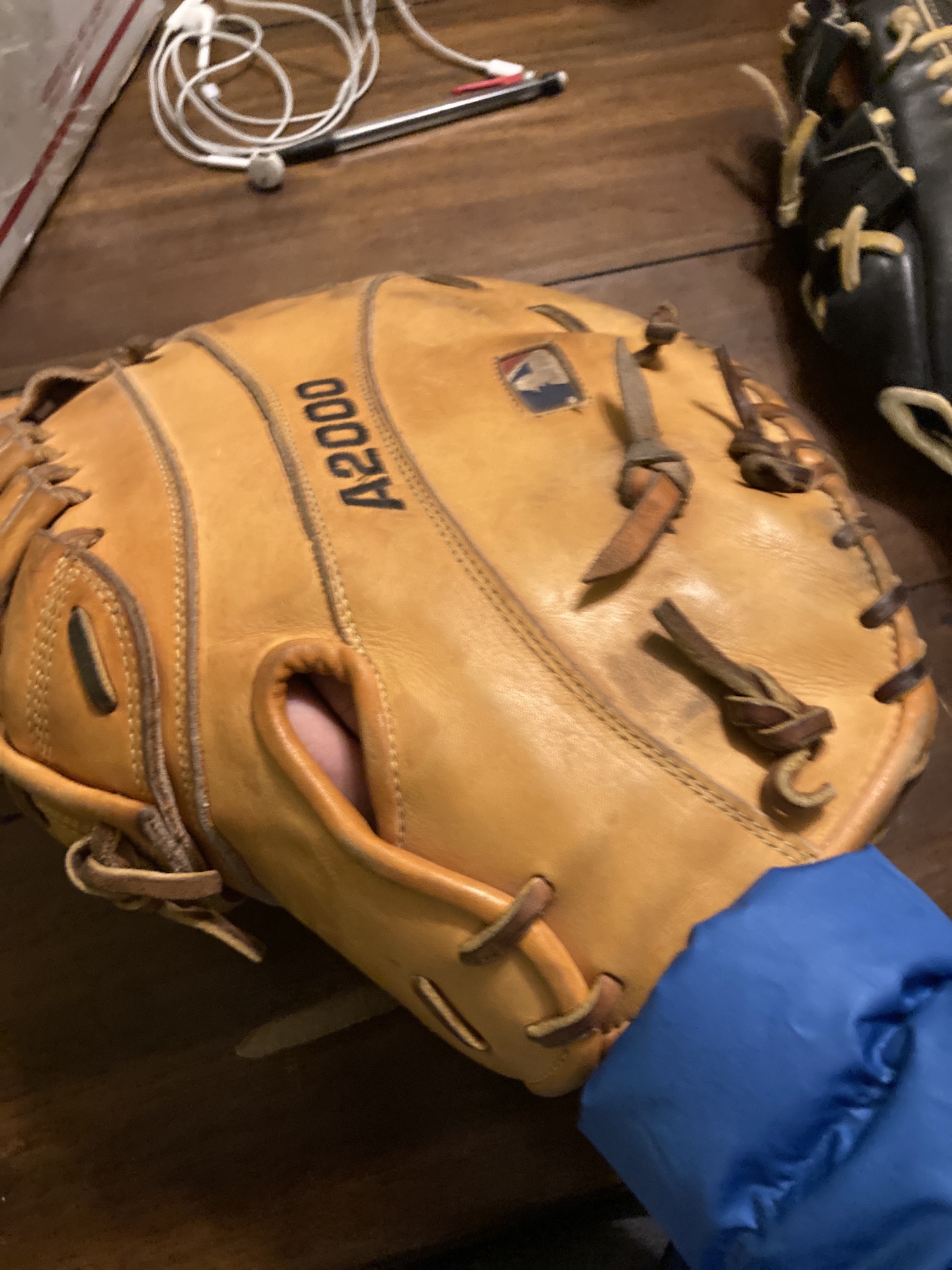 Used First Base 12" A2000 Baseball Glove SidelineSwap