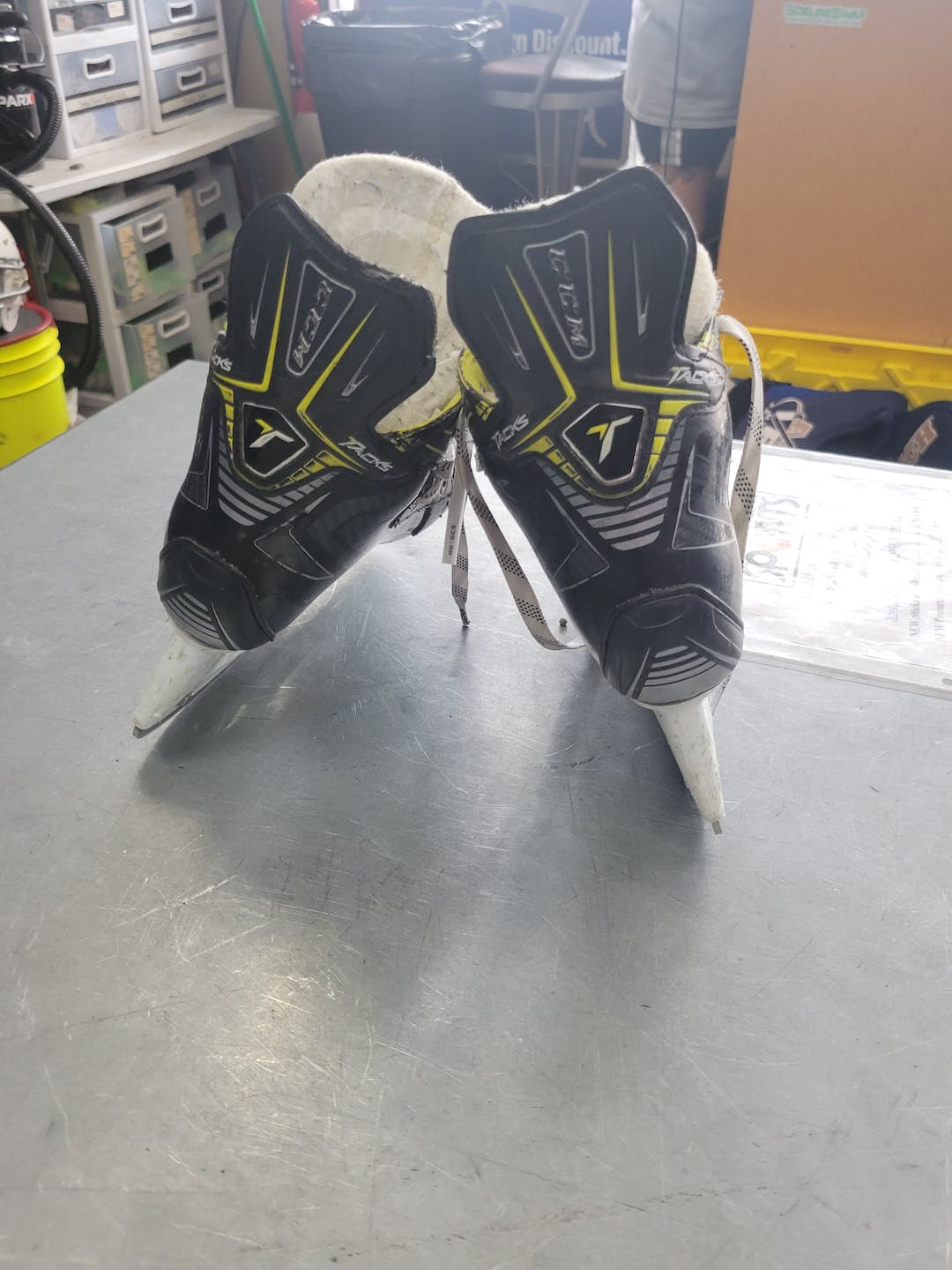 Used Ccm Tacks 4092 Junior 01 Ice Hockey Skates SidelineSwap