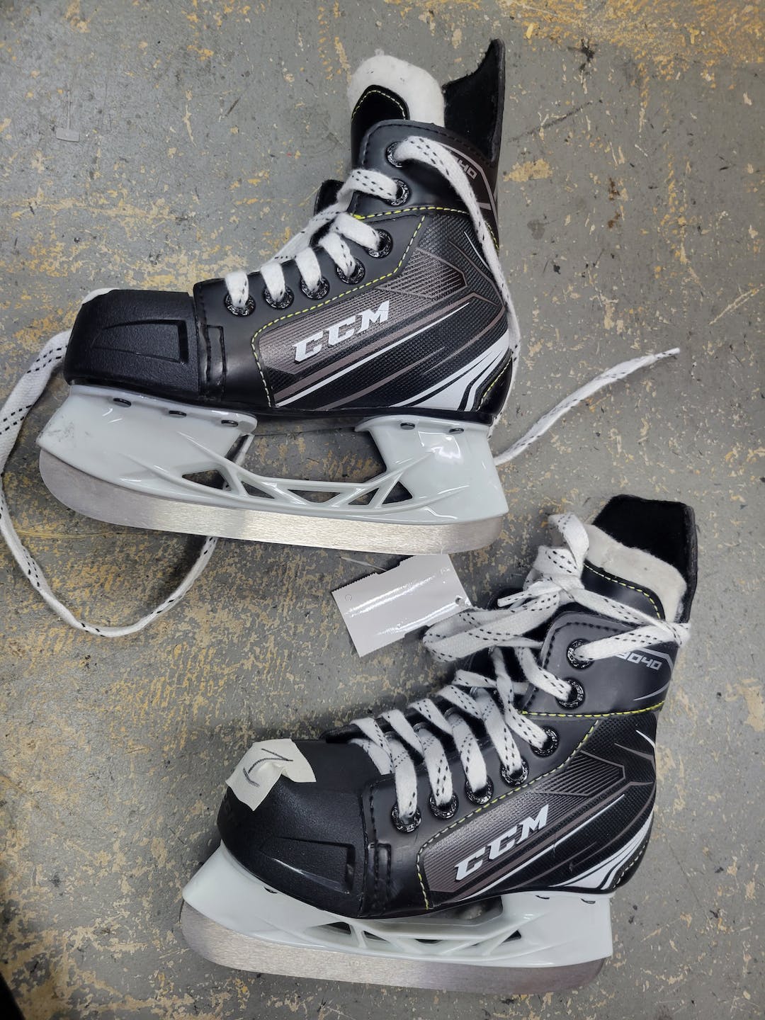 Used Ccm Super Tacks 9350 Junior 01 Ice Hockey Skates SidelineSwap