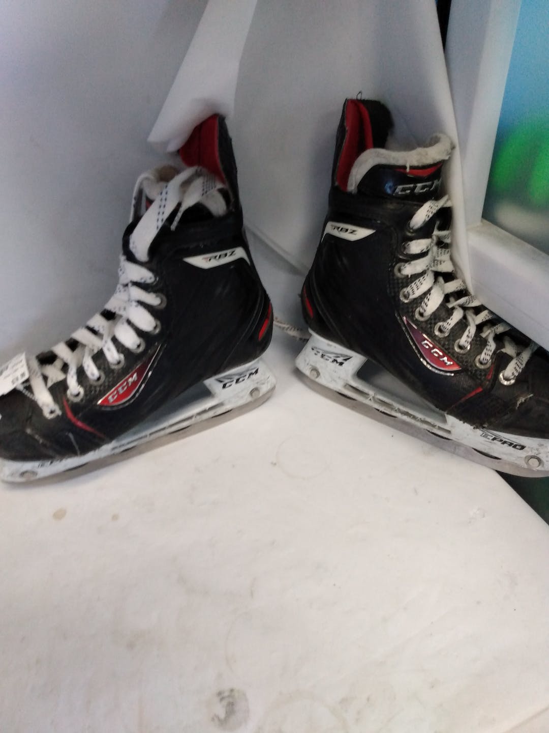 Used Ccm Rbz 70 Junior 03.5 Ice Skates Ice Hockey Skates SidelineSwap