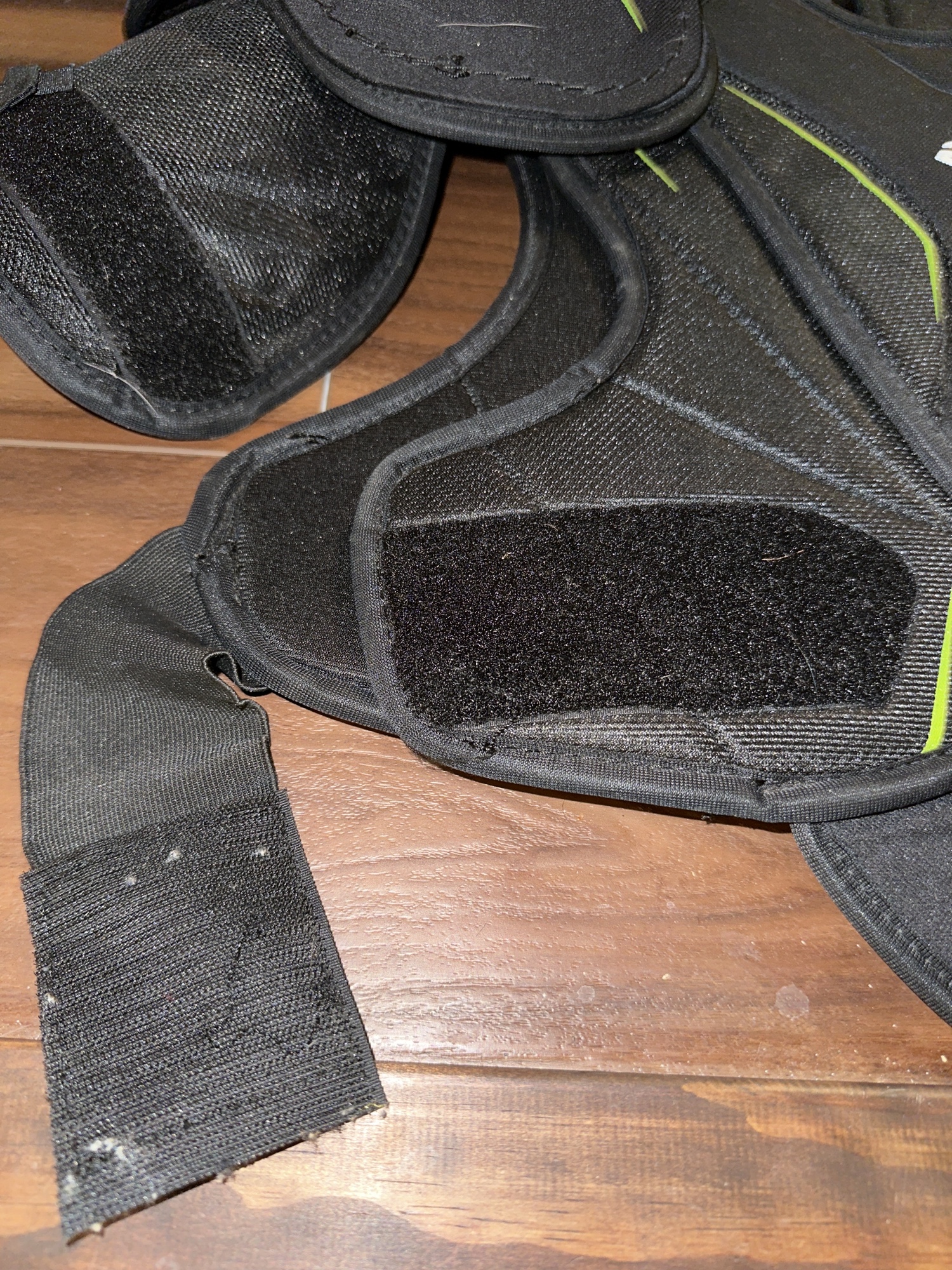 Senior Medium Easton Stealth 55S Shoulder Pads SidelineSwap