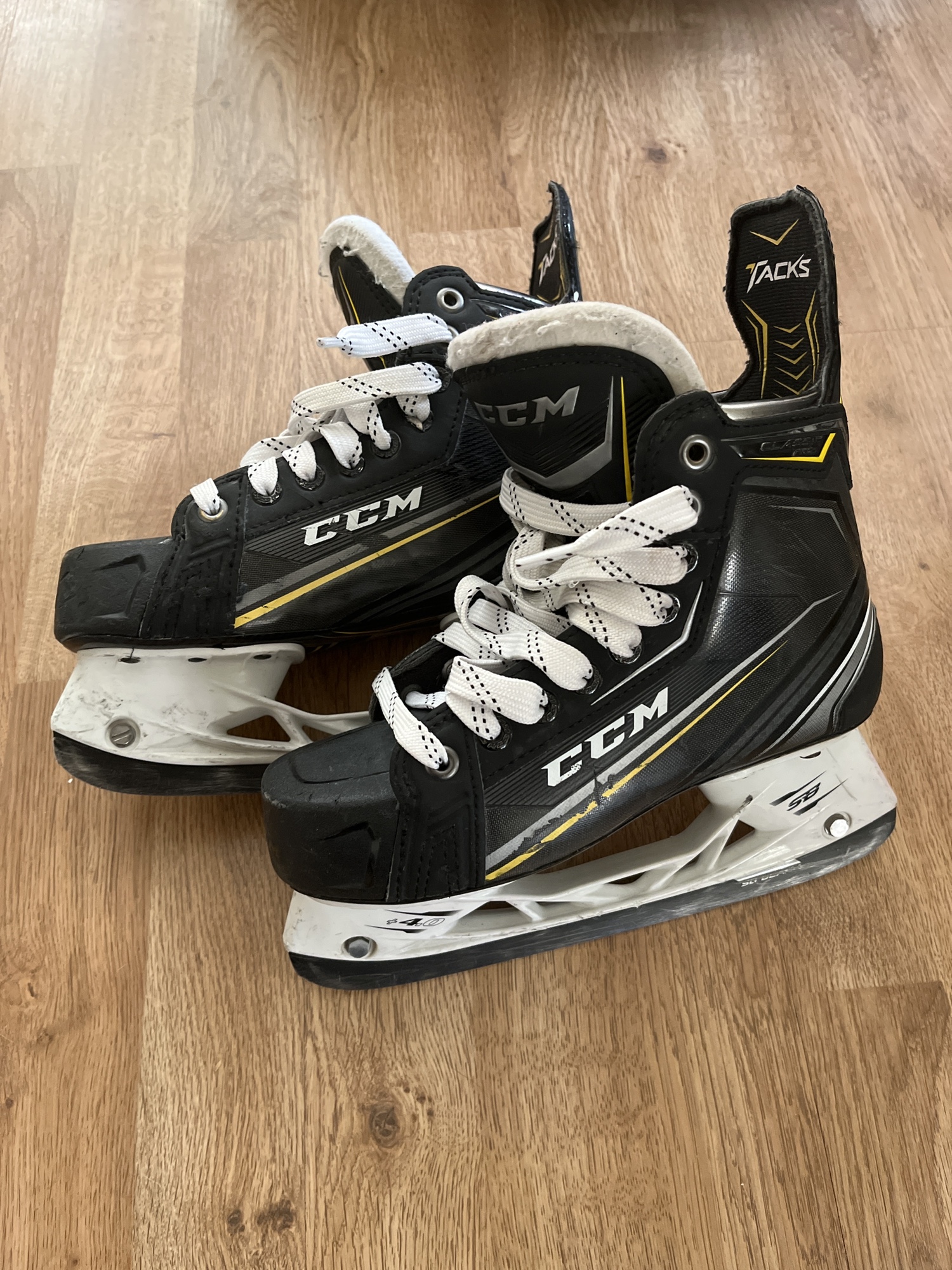 Used CCM Regular Width Size 3.5 Tacks Classic Pro+ Hockey Skates SidelineSwap