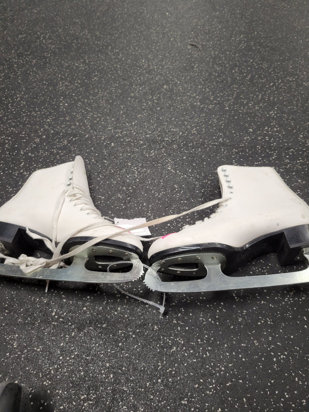 Used Ccm Figure Skates Senior 10 Women's Figure Skates SidelineSwap