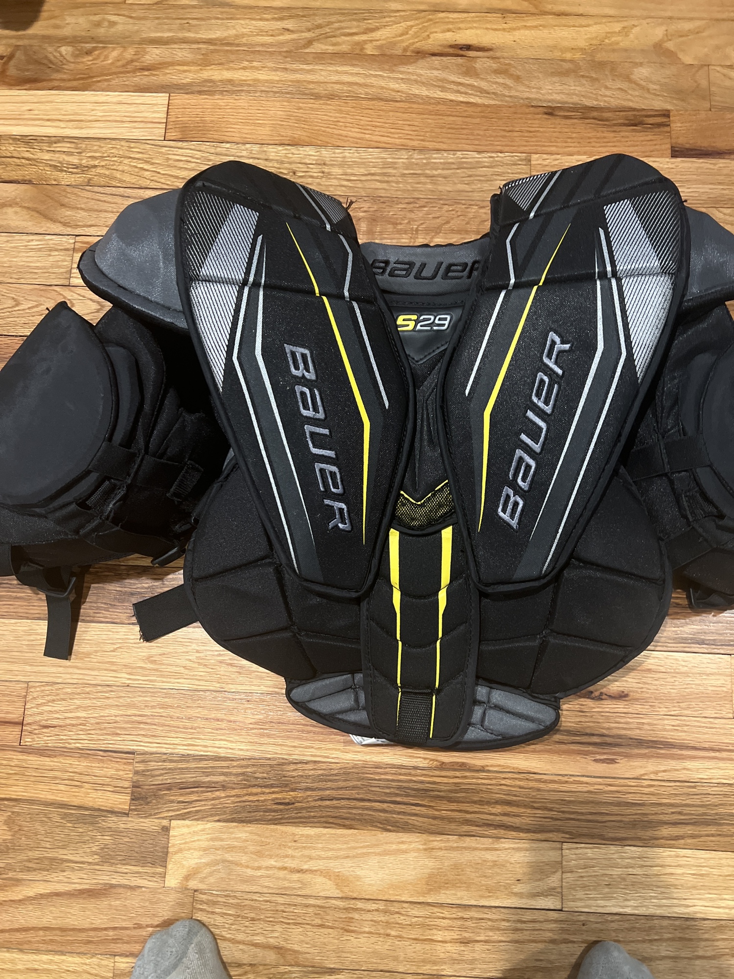 Used Small Bauer Supreme s29 Goalie Chest Protector SidelineSwap