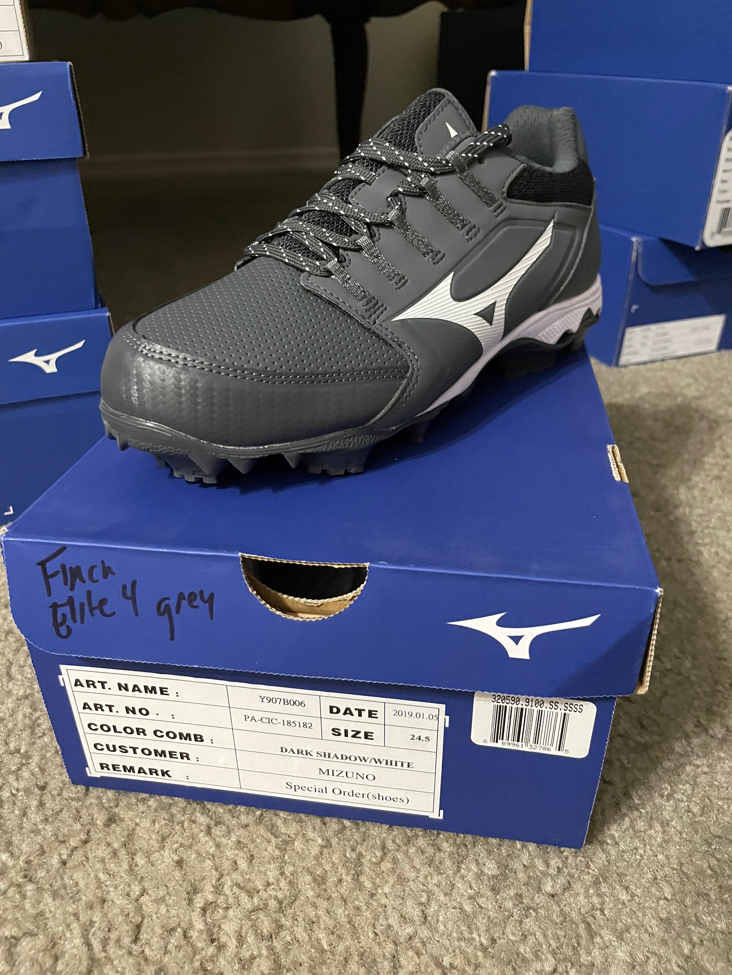 mizuno finch cleats