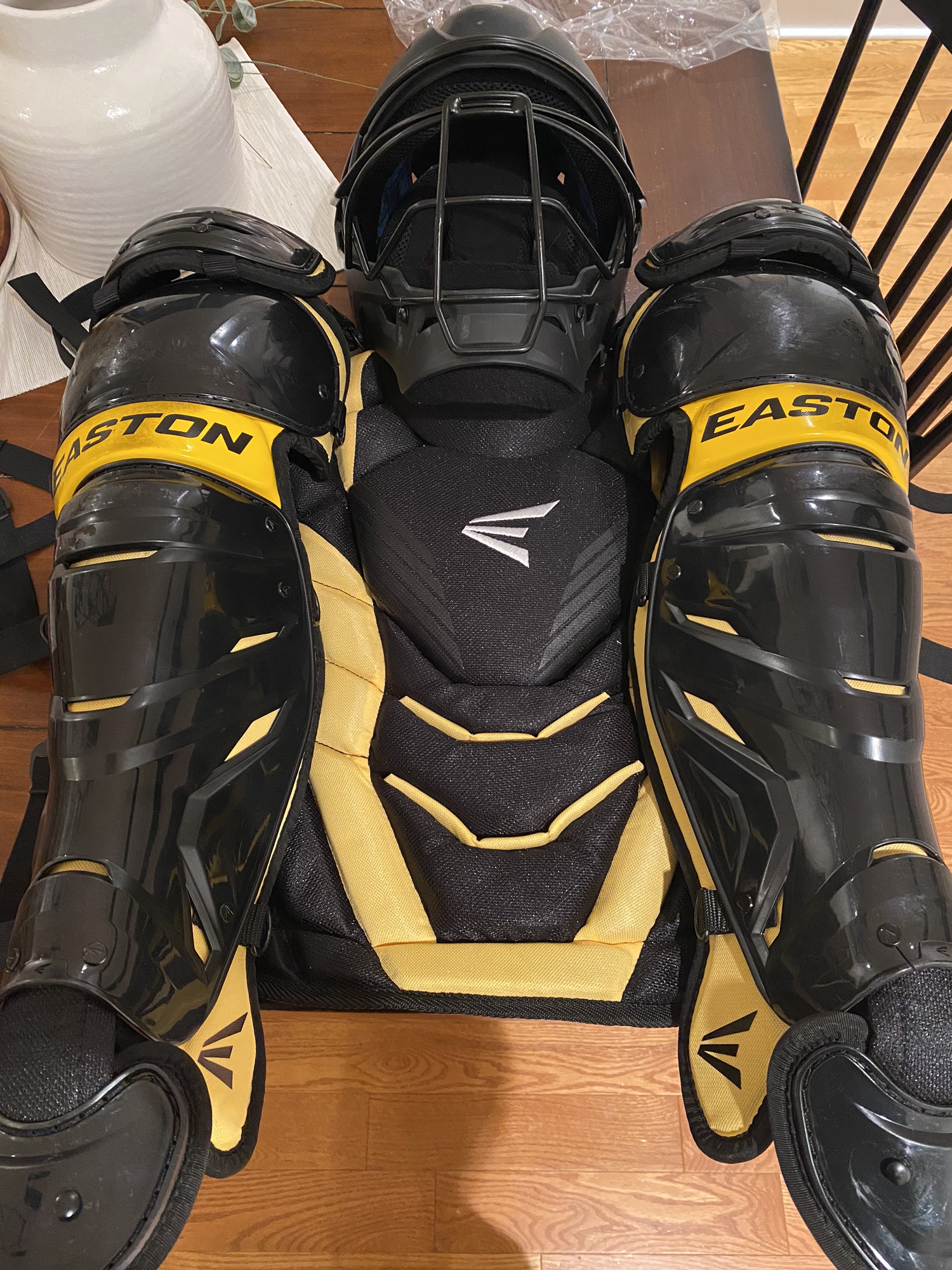 Easton ELITE X Baseball Catcher's Equipment Set, Black & Gold