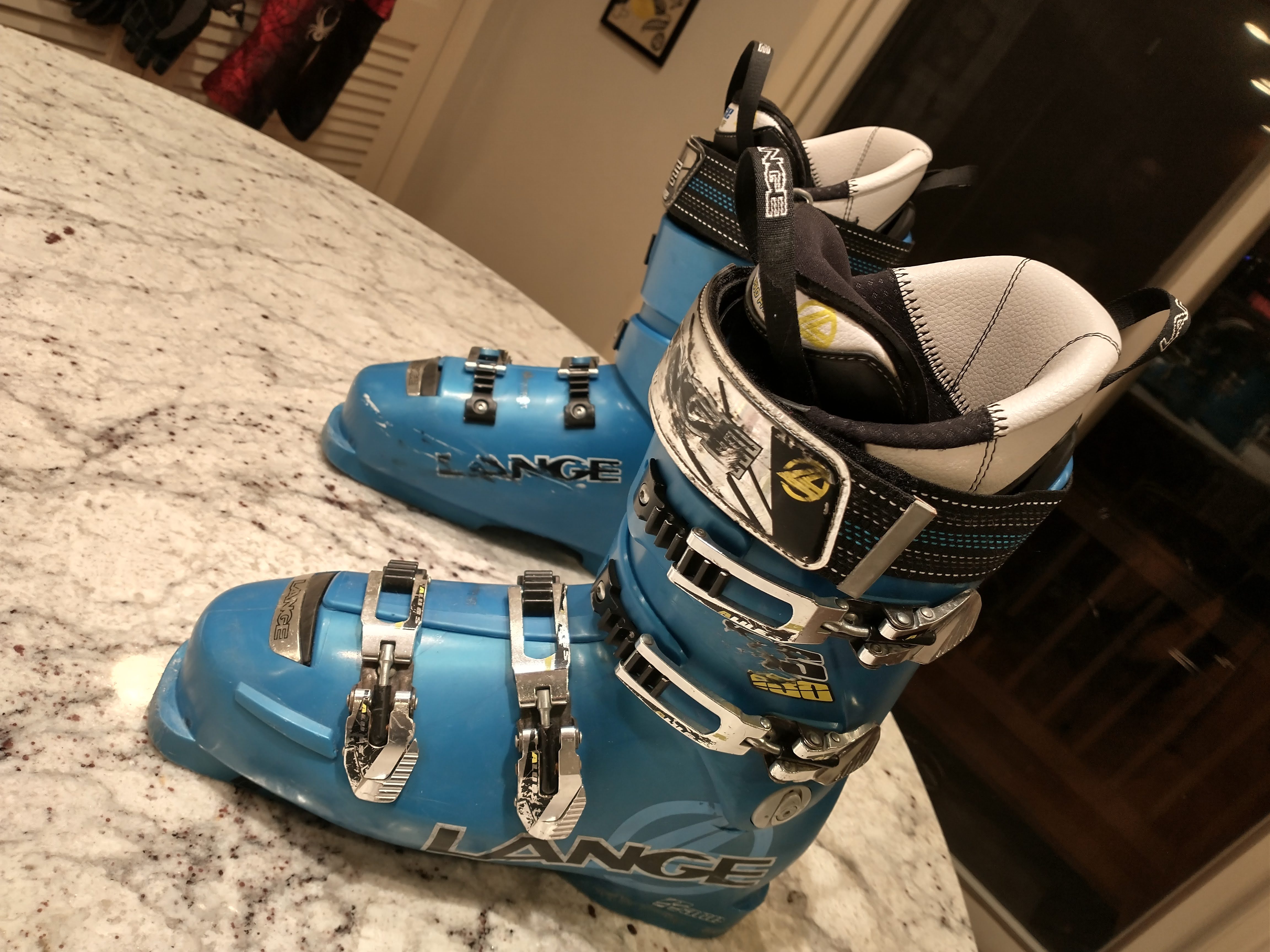 Men's Used Lange RS 130 Pro Fit - Ski Boots Stiff Flex 28.5