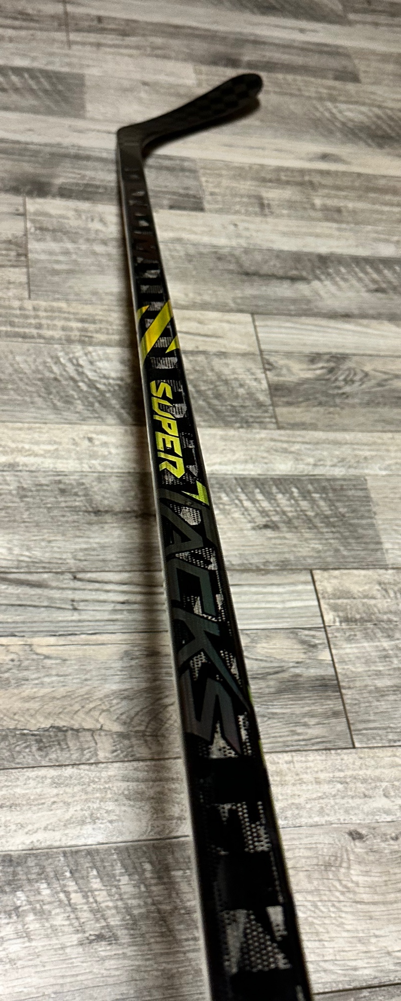 New! 65 Flex Right Handed P28 Super Tacks AS4 Pro Hockey Stick