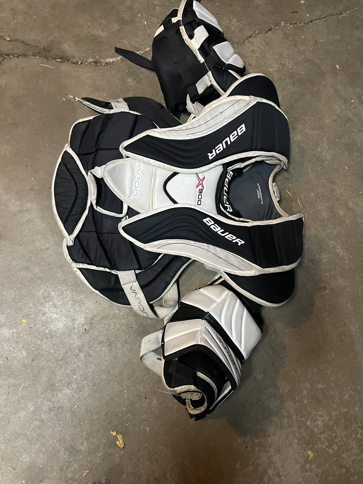 Large Bauer Vapor X900 Goalie Chest Protector SidelineSwap