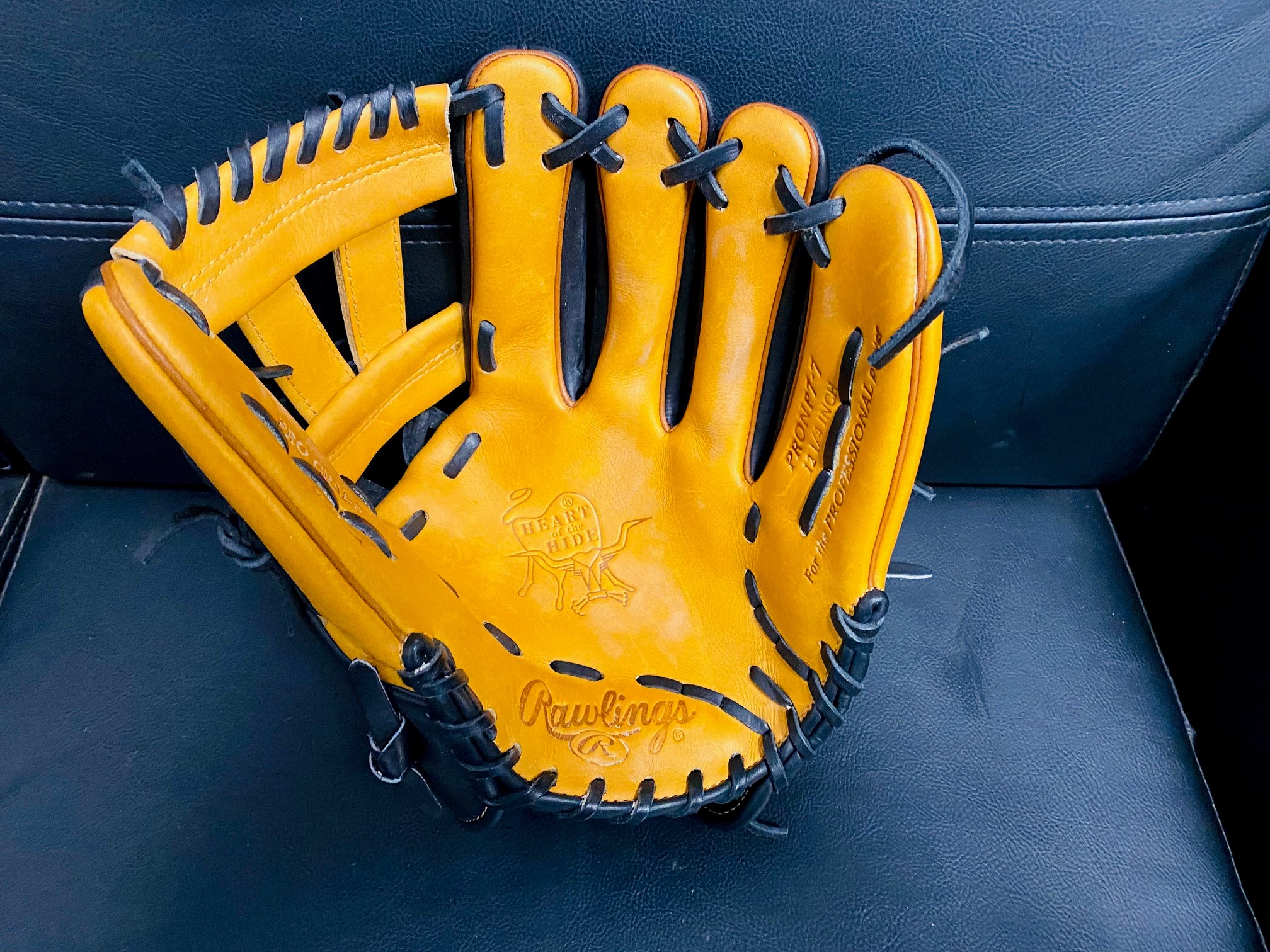 New Right Hand Throw Rawlings Outfield Heart of the Hide Baseball Glove