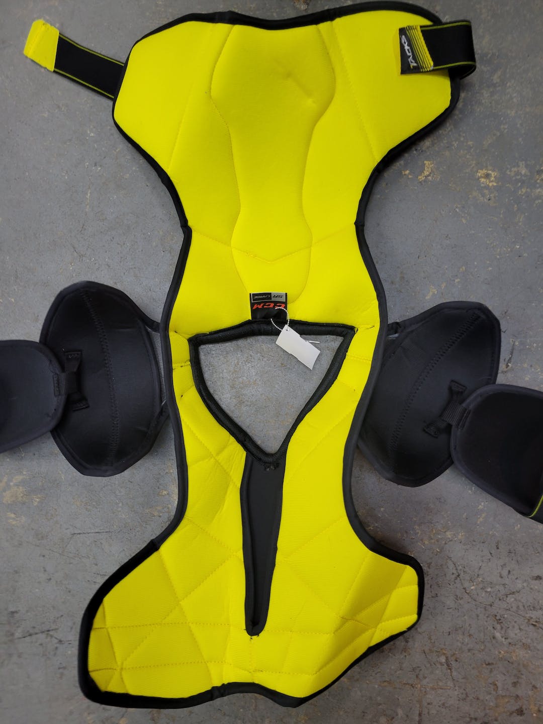 Used Ccm 3092 Lg Hockey Shoulder Pads SidelineSwap