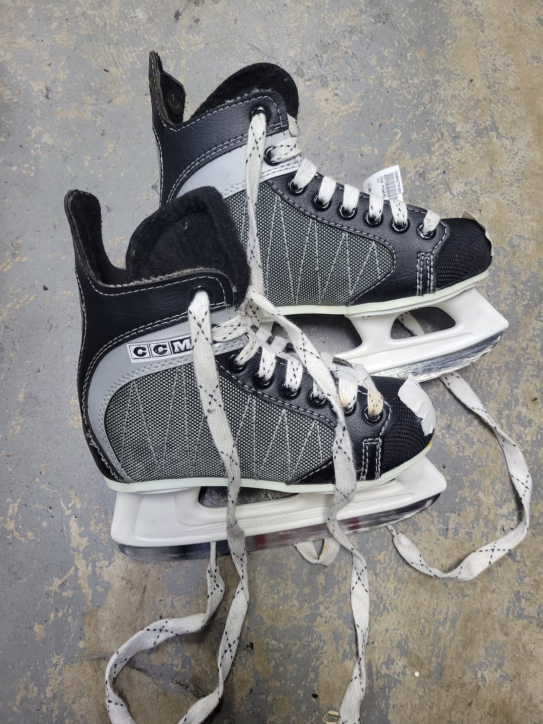 Used Ccm Powerline 500 Junior 01 Ice Hockey Skates SidelineSwap