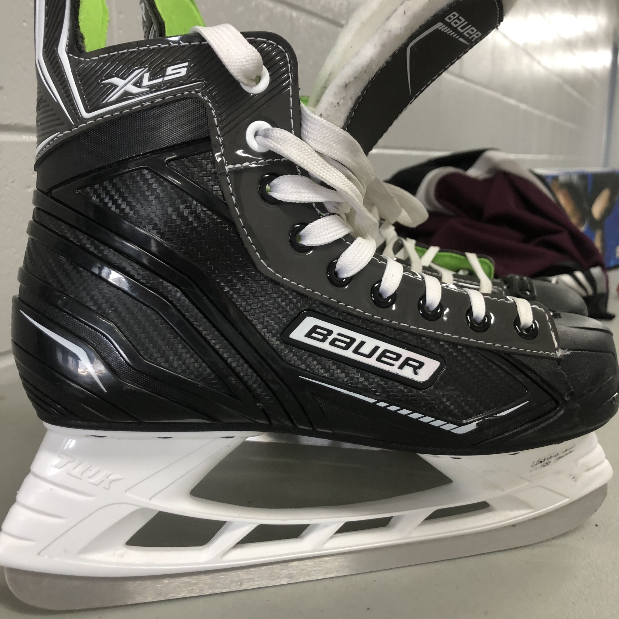 Nearly NEW Bauer XLS size 9 mens hockey skates | SidelineSwap