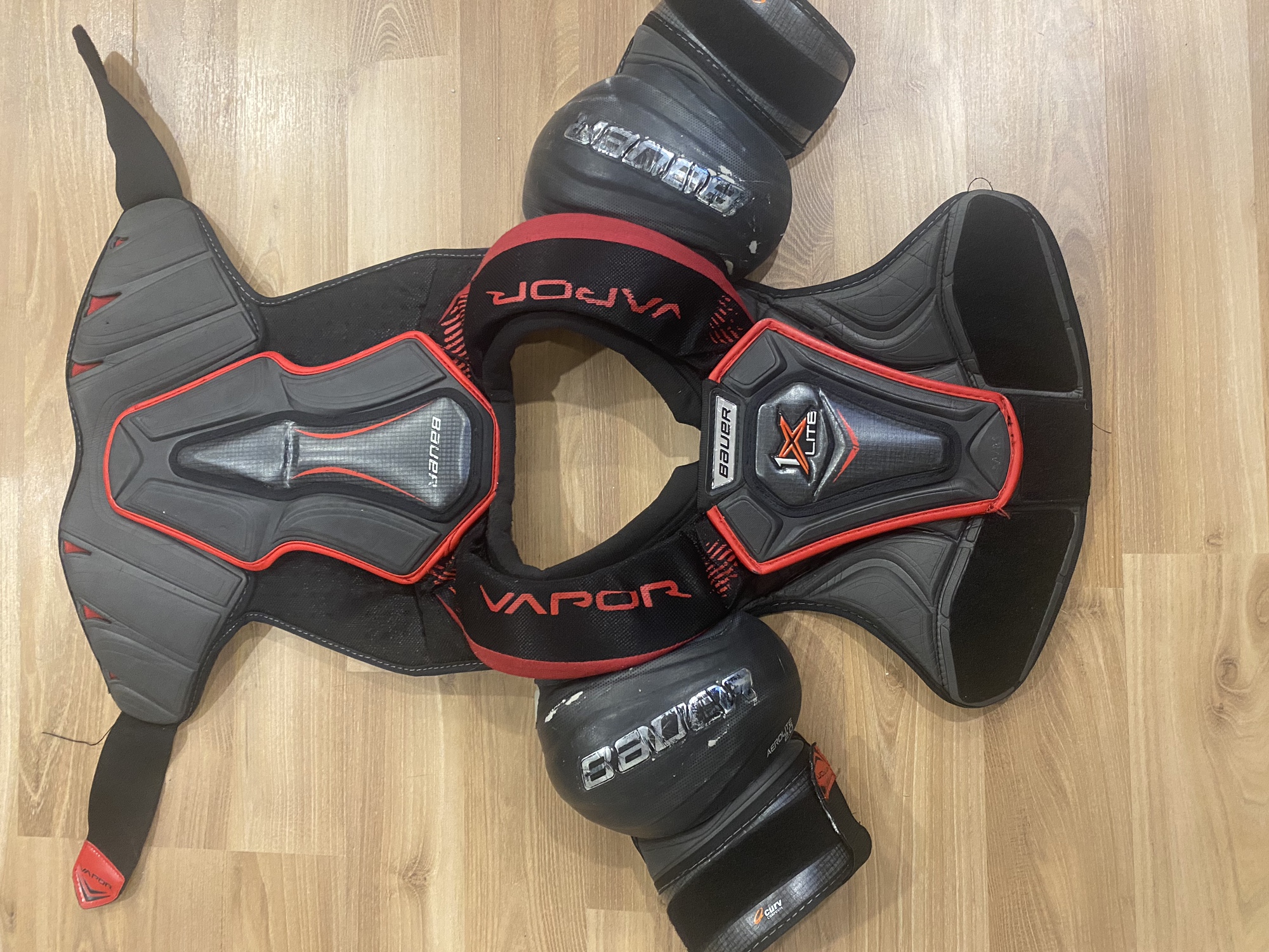 Senior Medium Bauer Vapor 1X Lite Shoulder Pads SidelineSwap