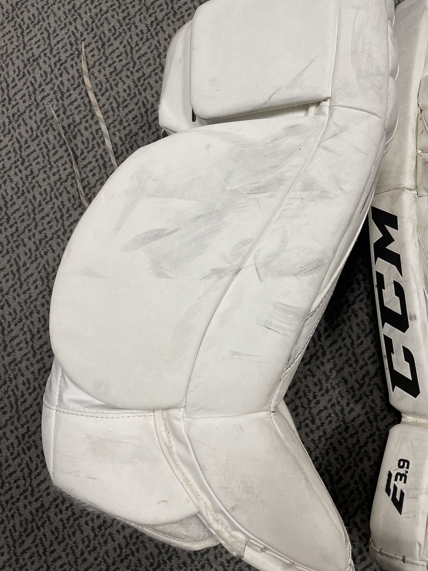 Used CCM E3.9 30” +1 goal pads SidelineSwap