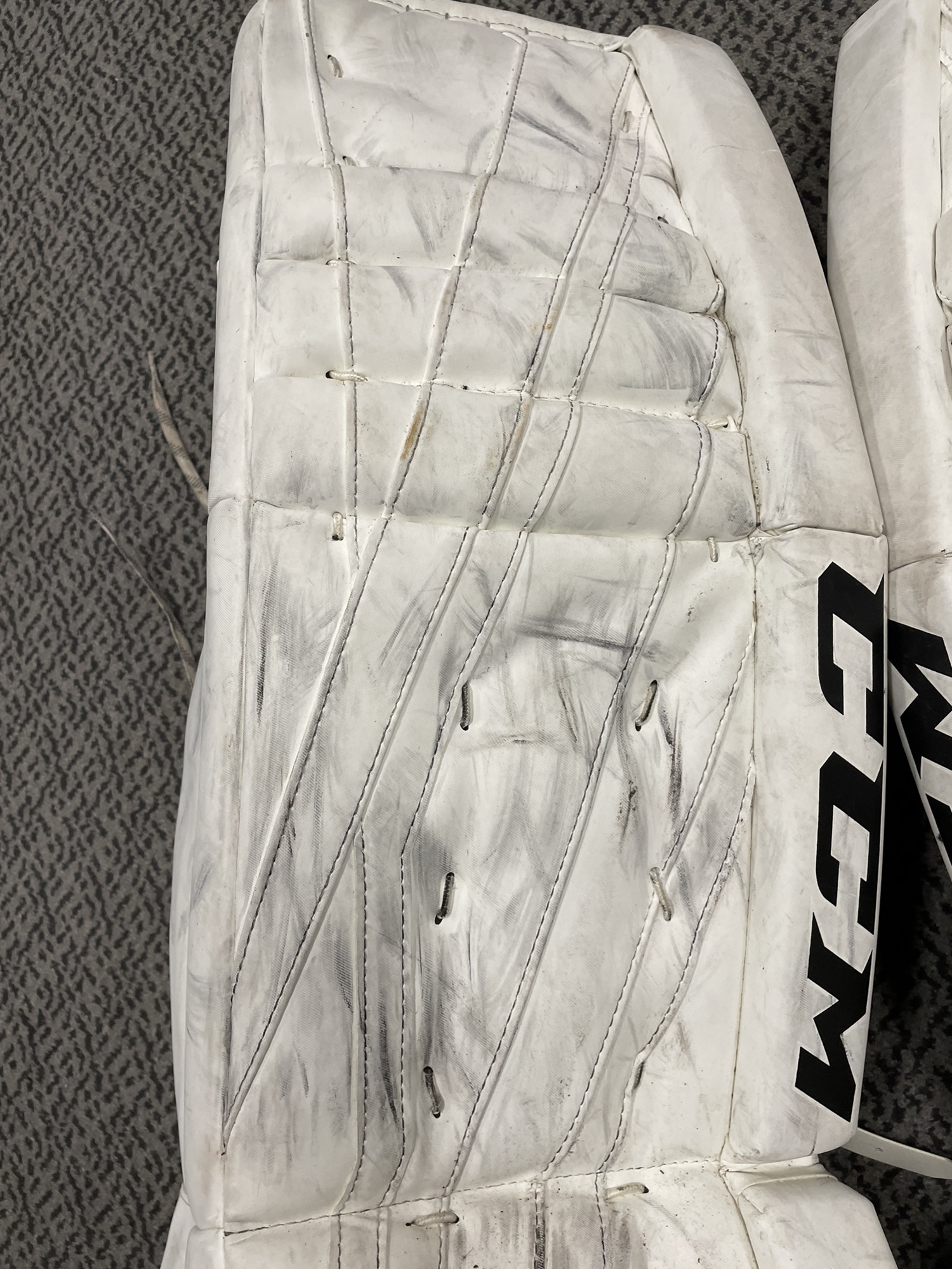 Used CCM E3.9 30” +1 goal pads SidelineSwap