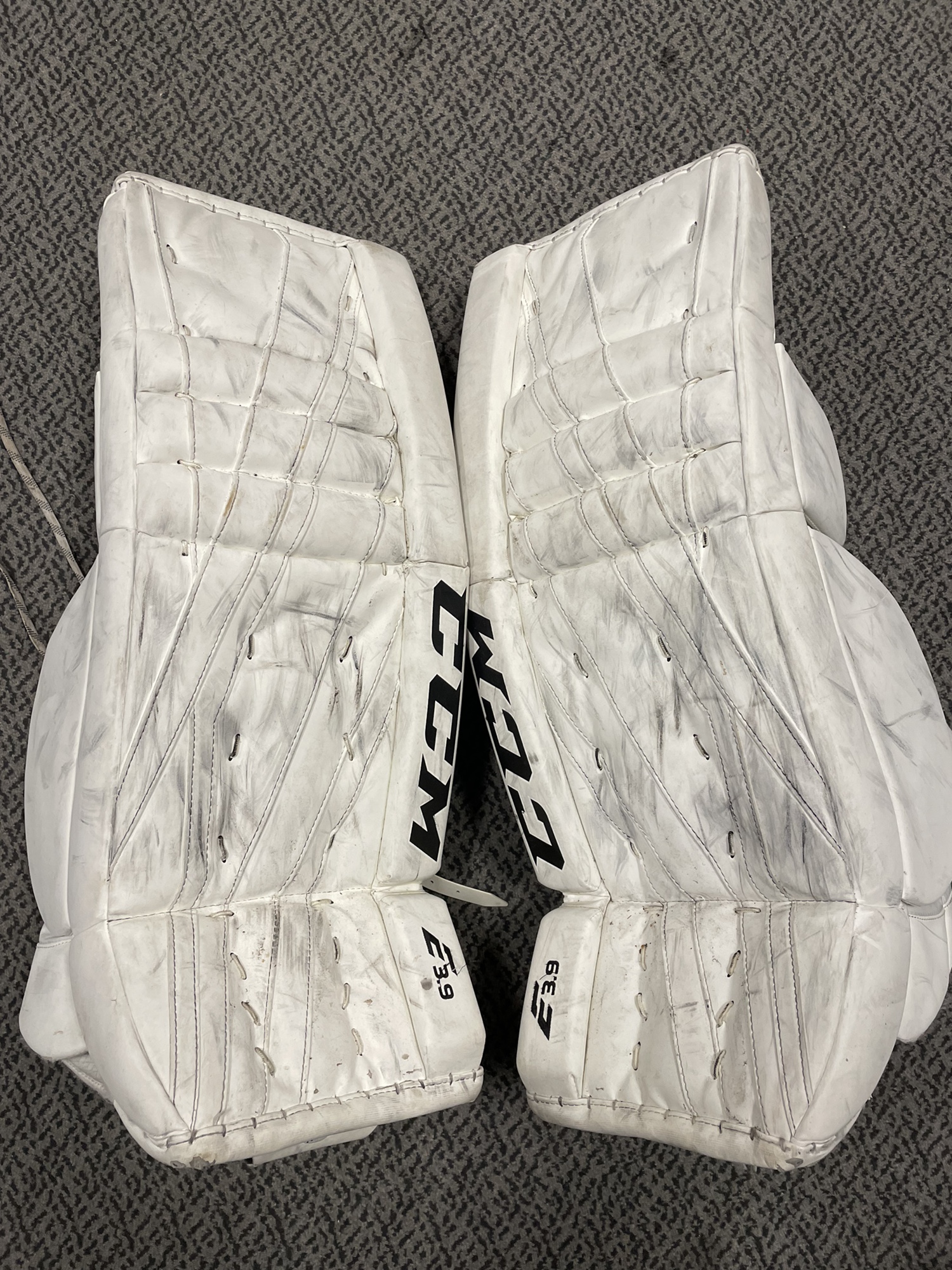 Used CCM E3.9 30” +1 goal pads SidelineSwap