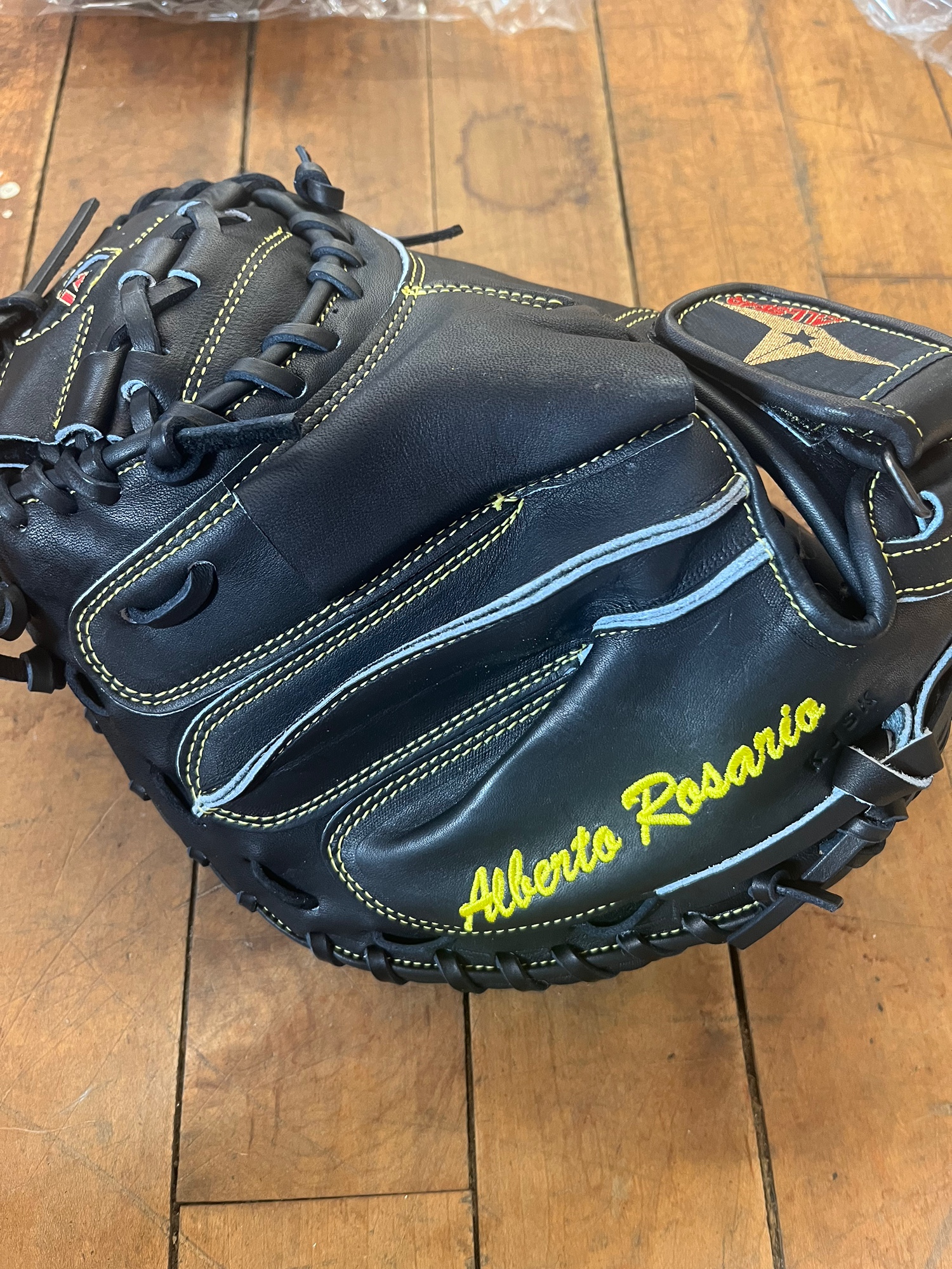 New AllStar Right Hand Throw 33.5" CM3000SBK Catcher's Glove Alberto