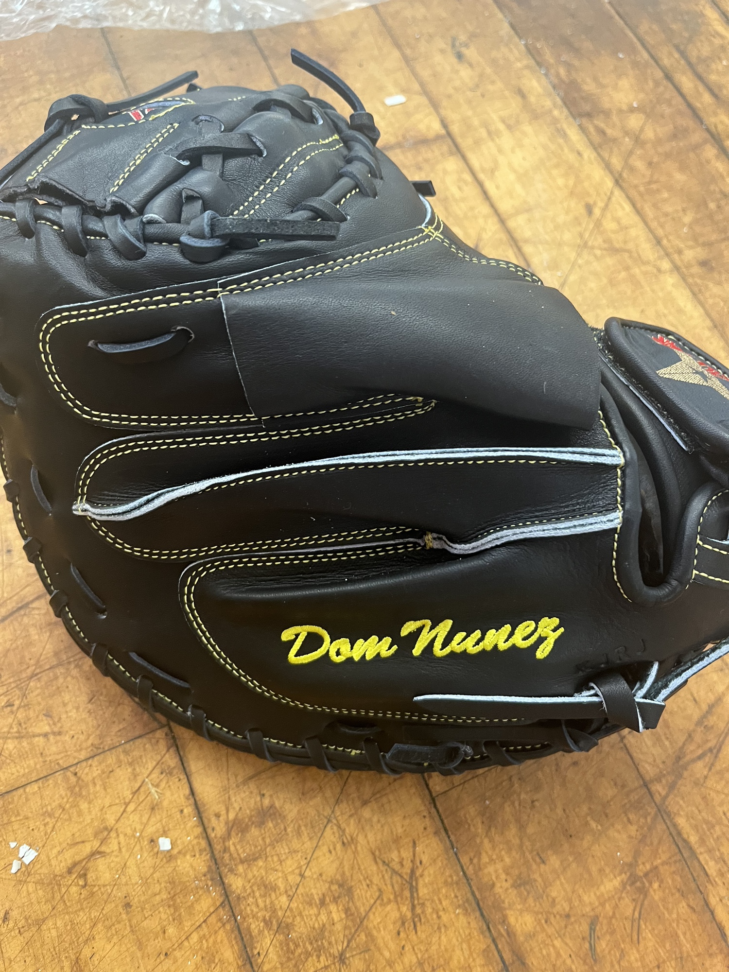 New AllStar Right Hand Throw 35" CM3000BK Catcher's Glove Dom Nunez
