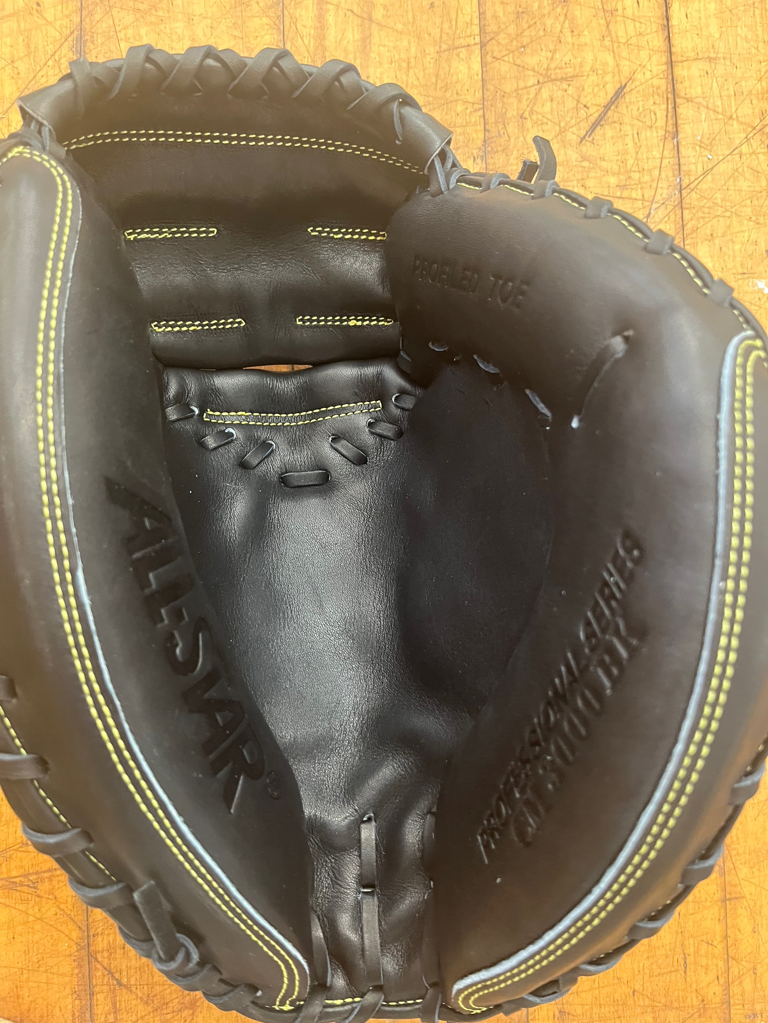 New AllStar Right Hand Throw 35" CM3000BK Catcher's Glove Dom Nunez