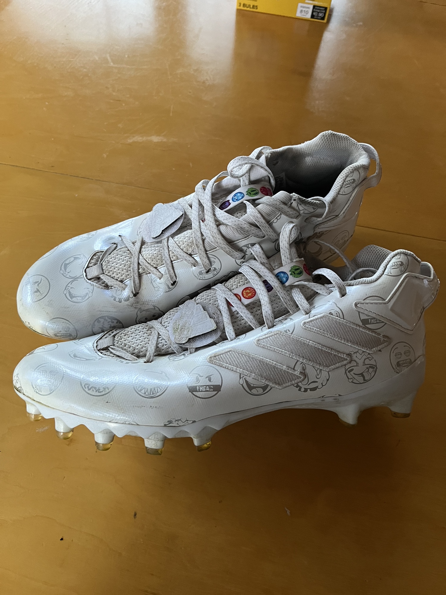 Men's Molded Cleats Mid Top adizero SidelineSwap