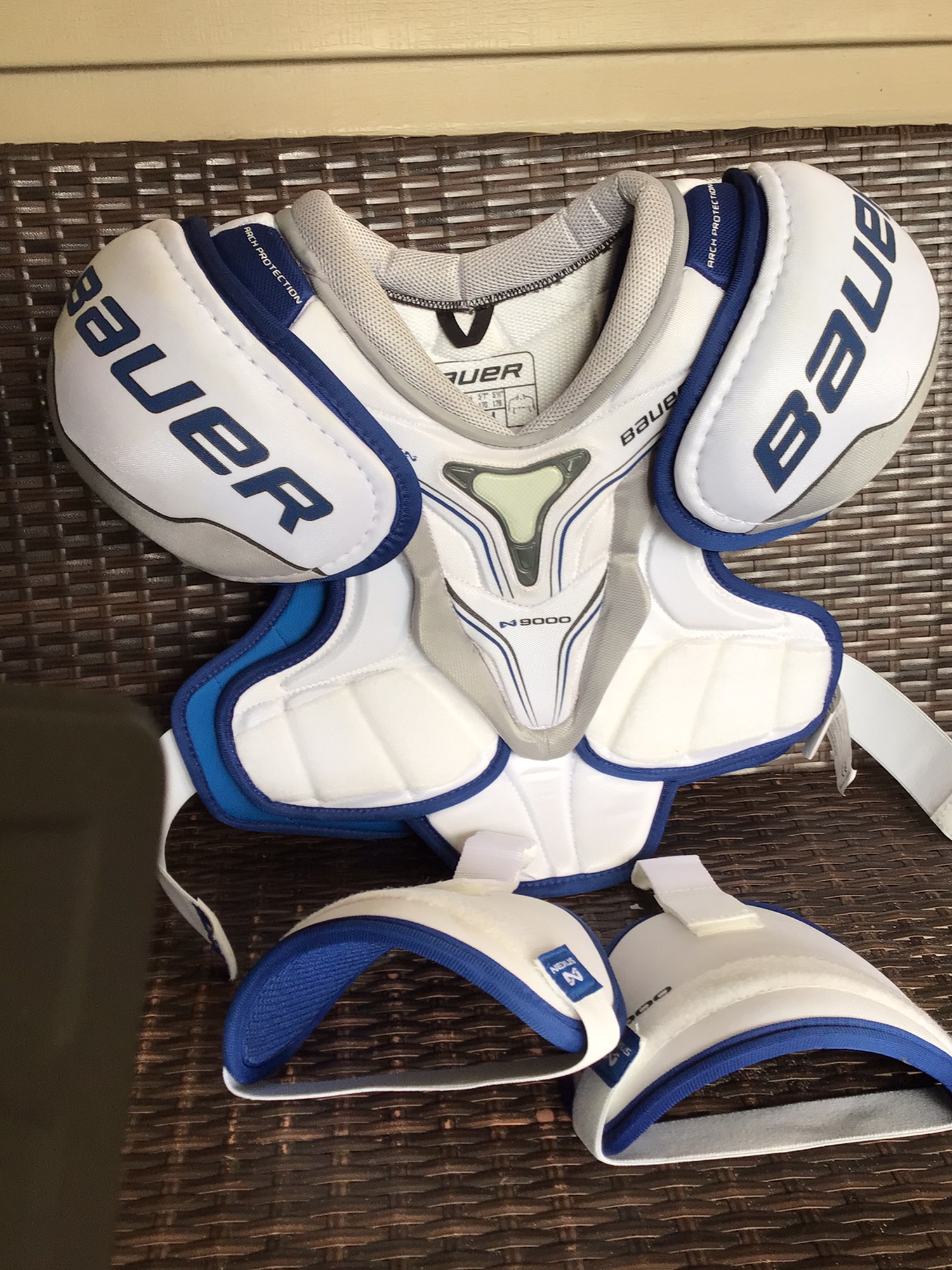 New Bauer Nexus 9000 shoulder pads adult Size M SidelineSwap