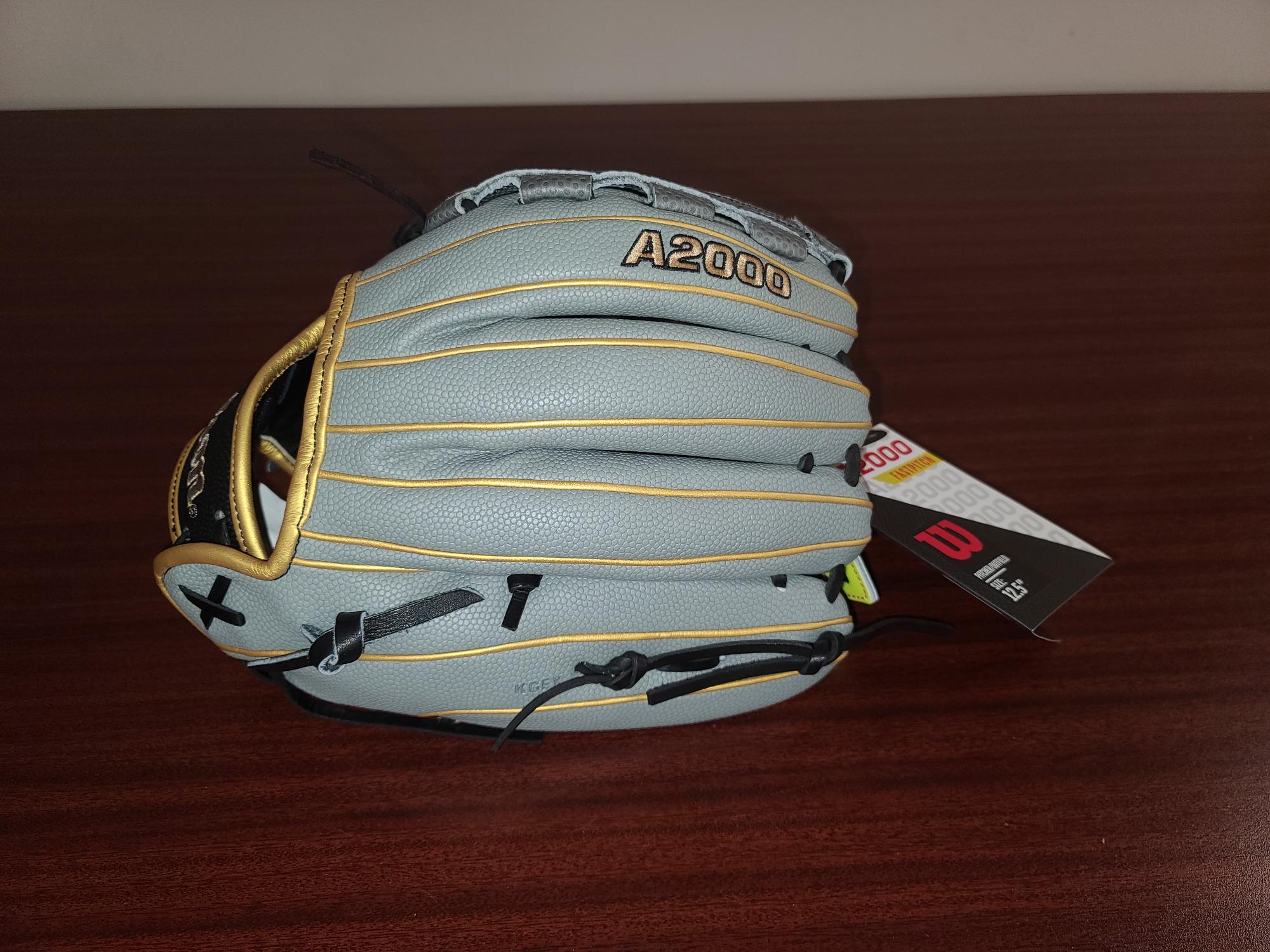 NEW 2022 Wilson A2000 SC V125SS 12.5" Outfield Fastpitch Softball Glove