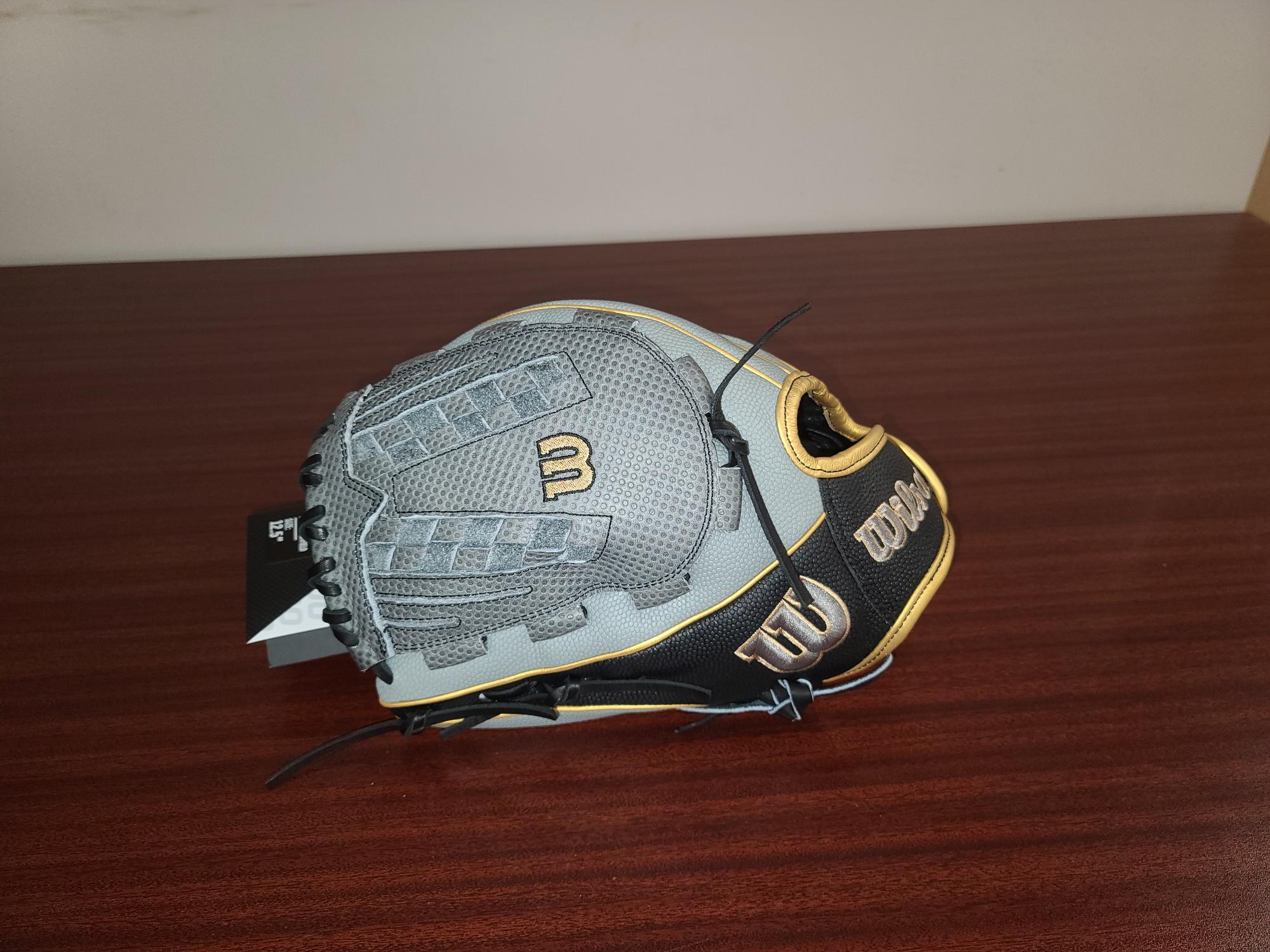 NEW 2022 Wilson A2000 SC V125SS 12.5" Outfield Fastpitch Softball Glove