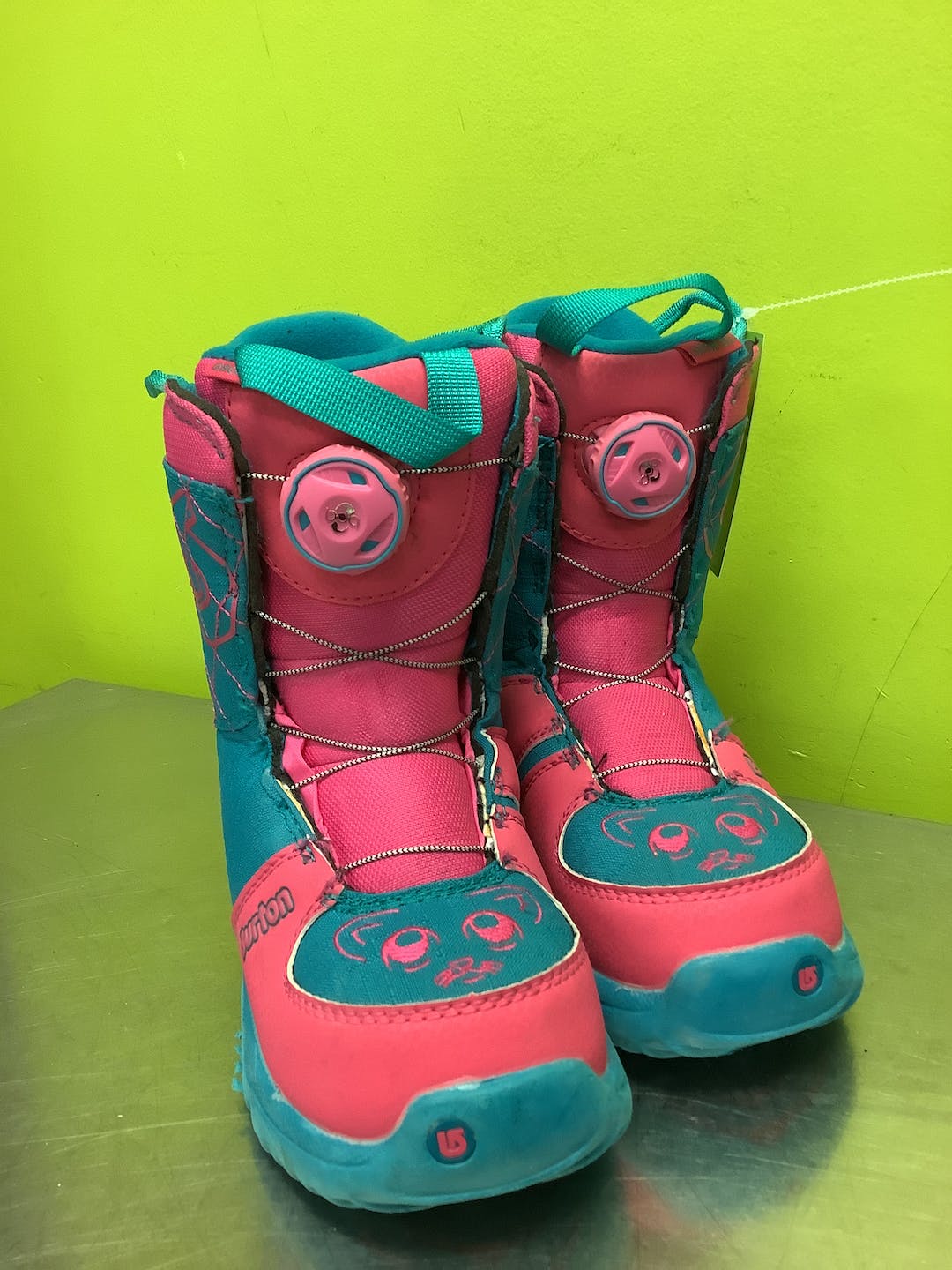 Used Burton Grom Boa Junior 01 Girls' Snowboard Boots SidelineSwap