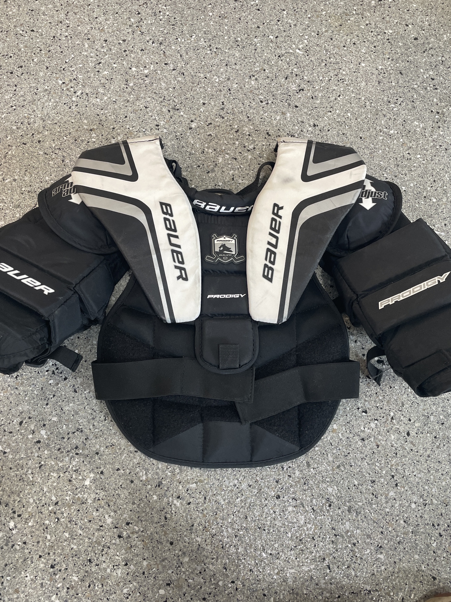 Used Large/Extra Large Bauer Prodigy Goalie Chest Protector SidelineSwap