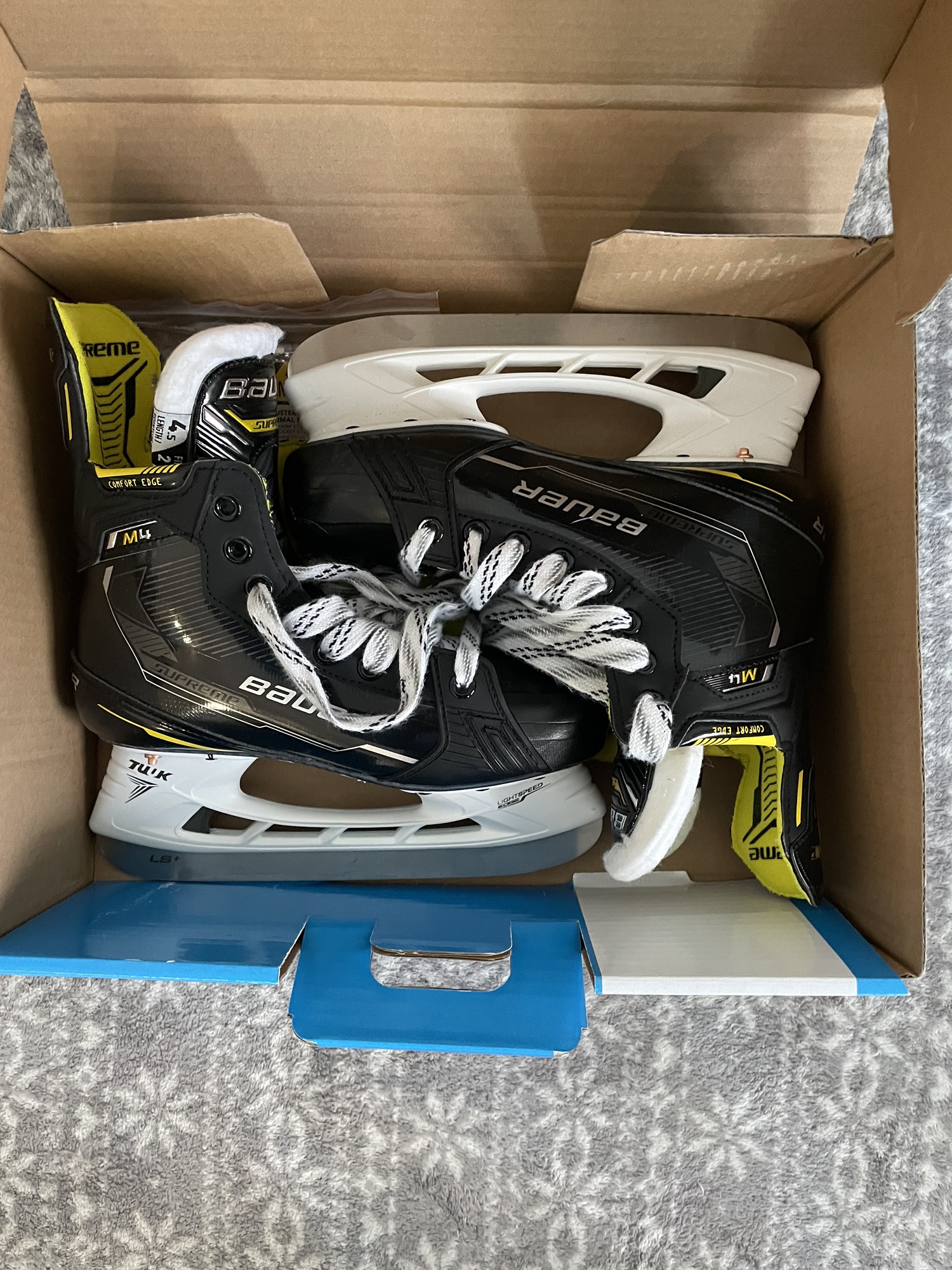Intermediate Used Bauer Supreme M4 Hockey Skates Regular Width Size 4.5