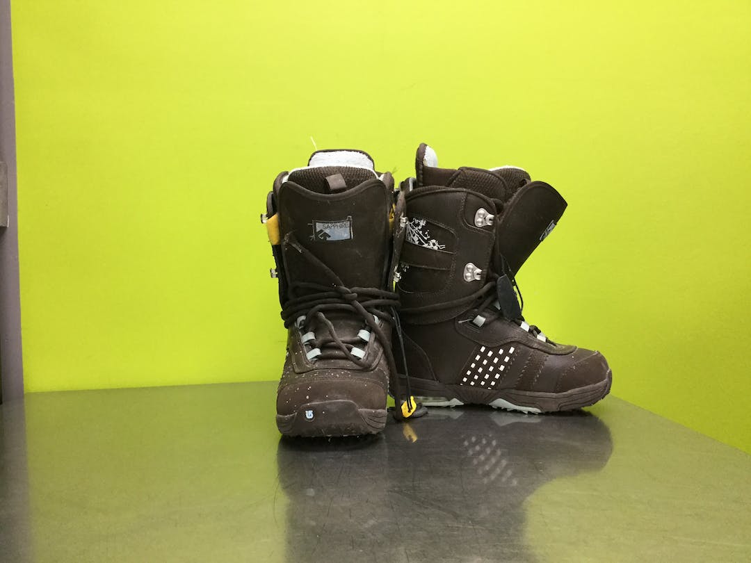 Used Burton Junior 05.5 Snowboard Boys Boots SidelineSwap