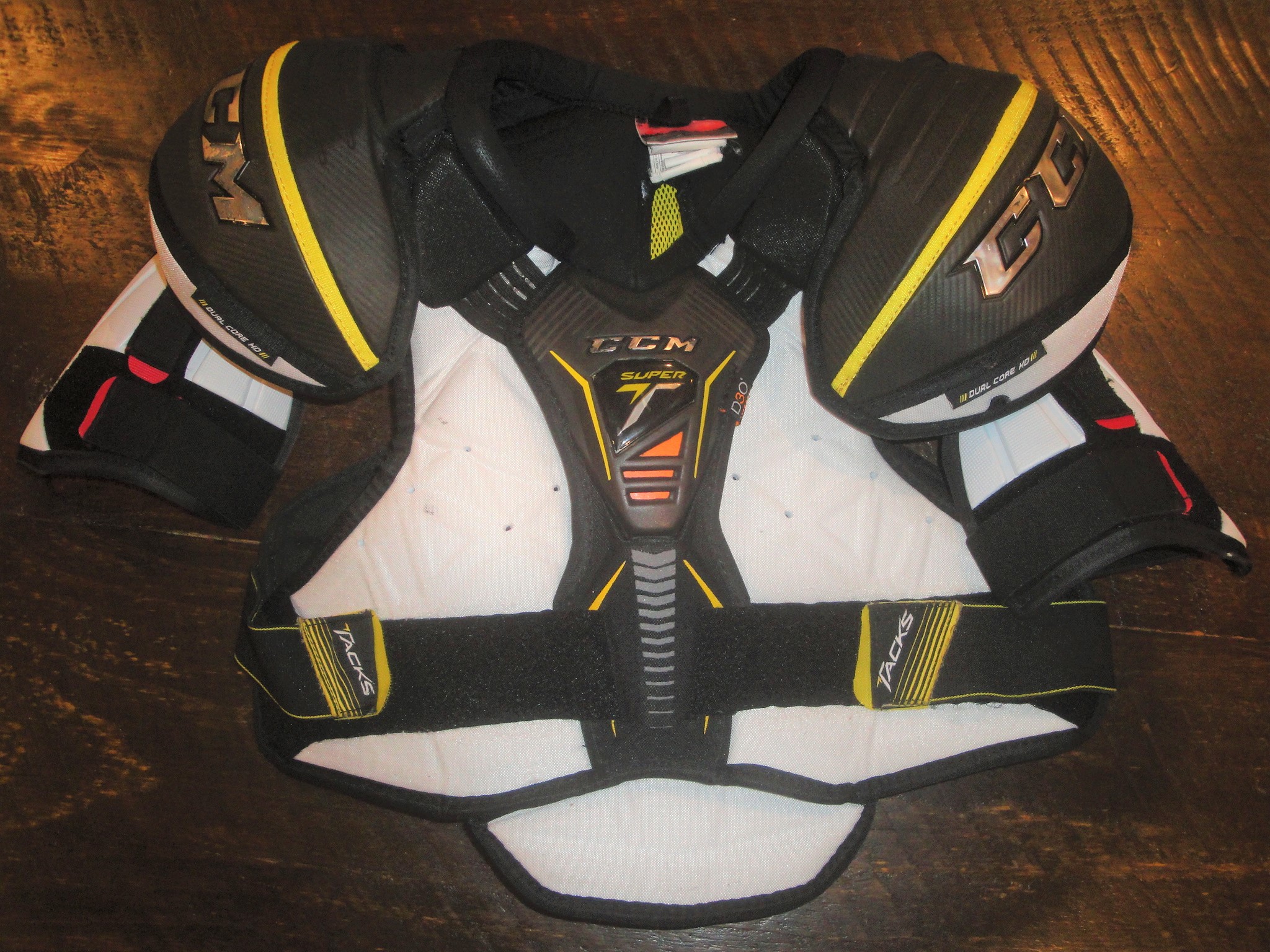 CCM SUPERTACKS SHOULDER PADS SR MED D30 SidelineSwap