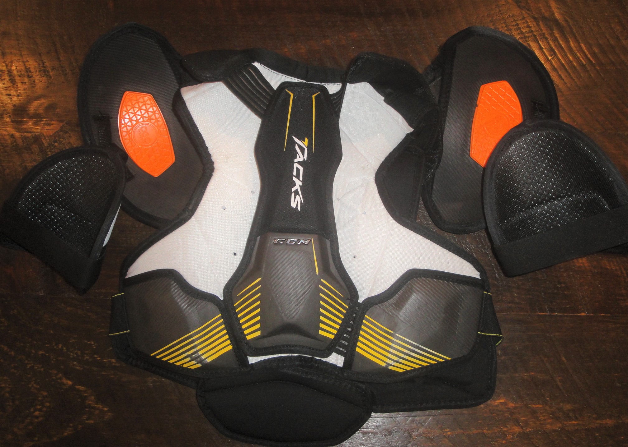 CCM SUPERTACKS SHOULDER PADS SR MED D30 SidelineSwap