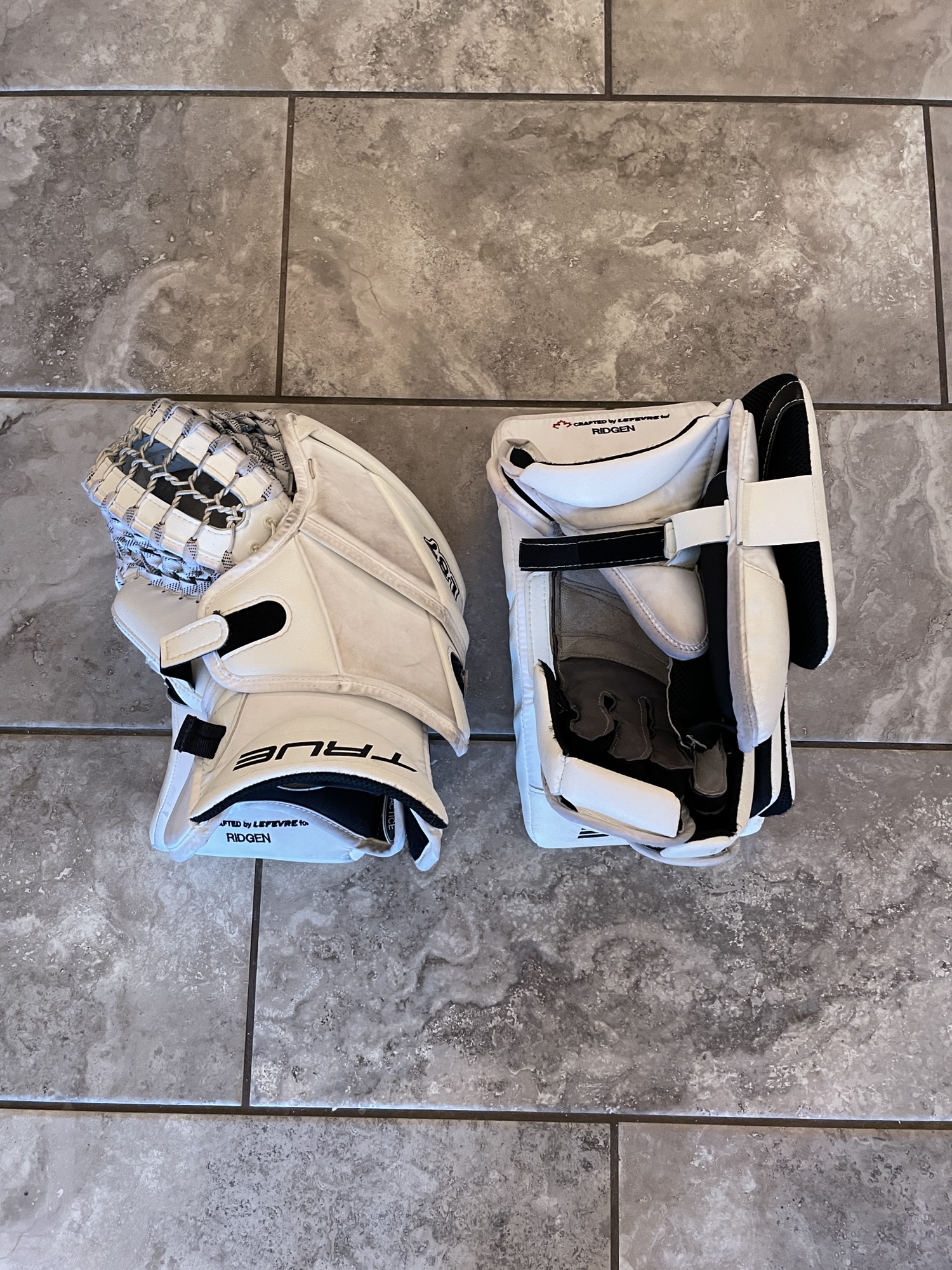 True 20.2 Full Right 580 Glove And Blocker Set SidelineSwap