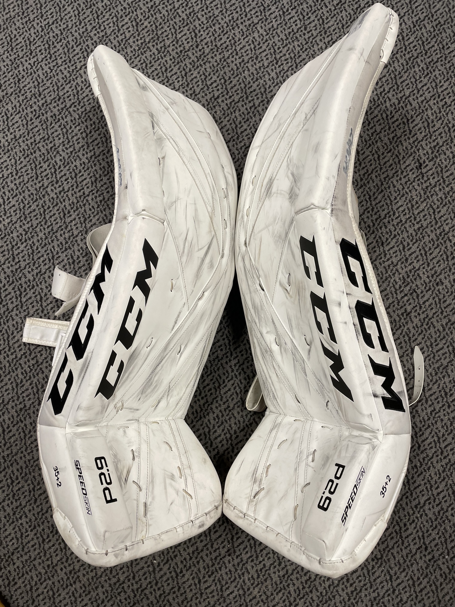 Used White CCM P2.9 35” +2” pads SidelineSwap