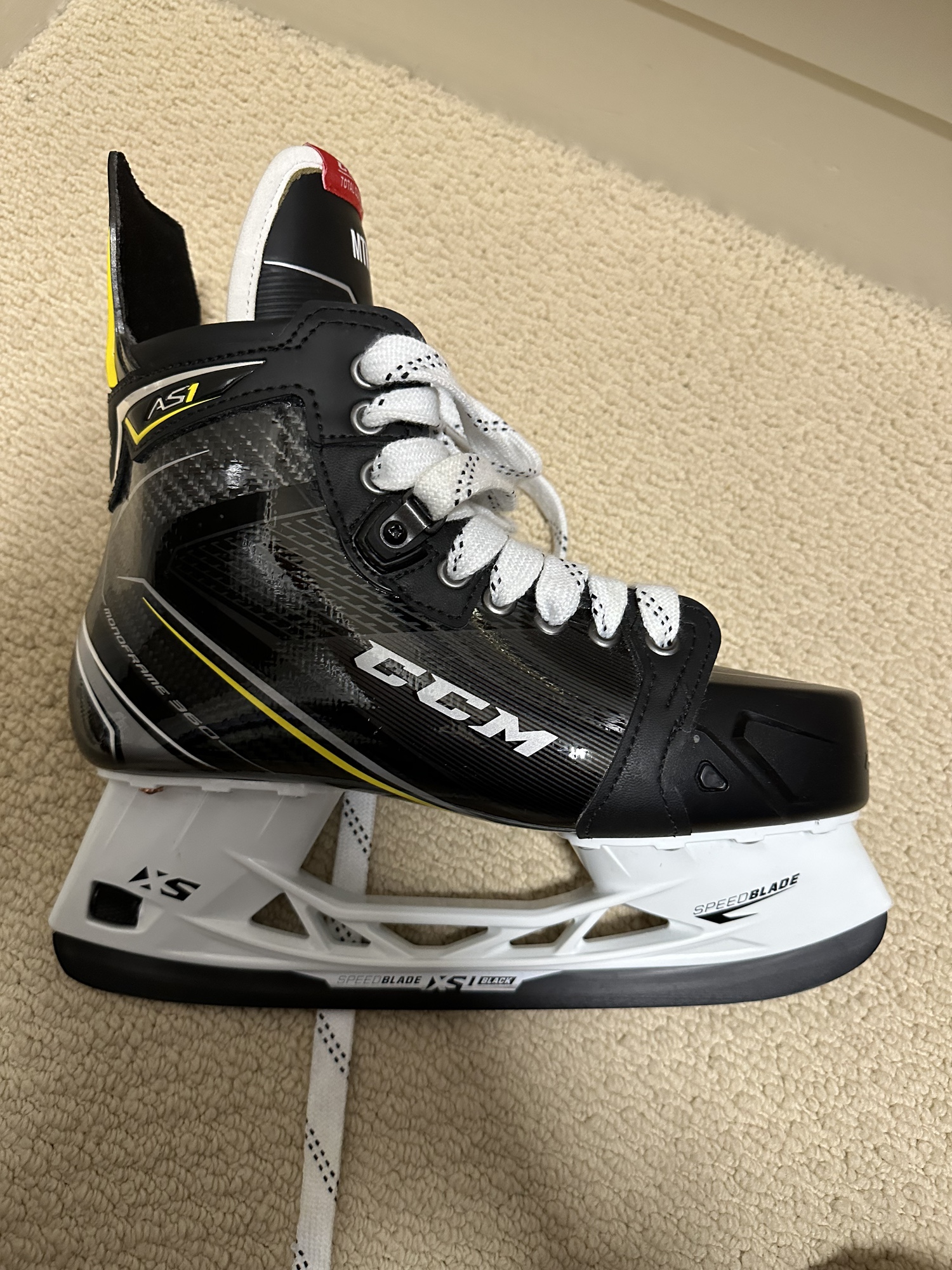 New CCM Extra Wide Width Pro Stock Size 8.5 Super Tacks AS1 Hockey