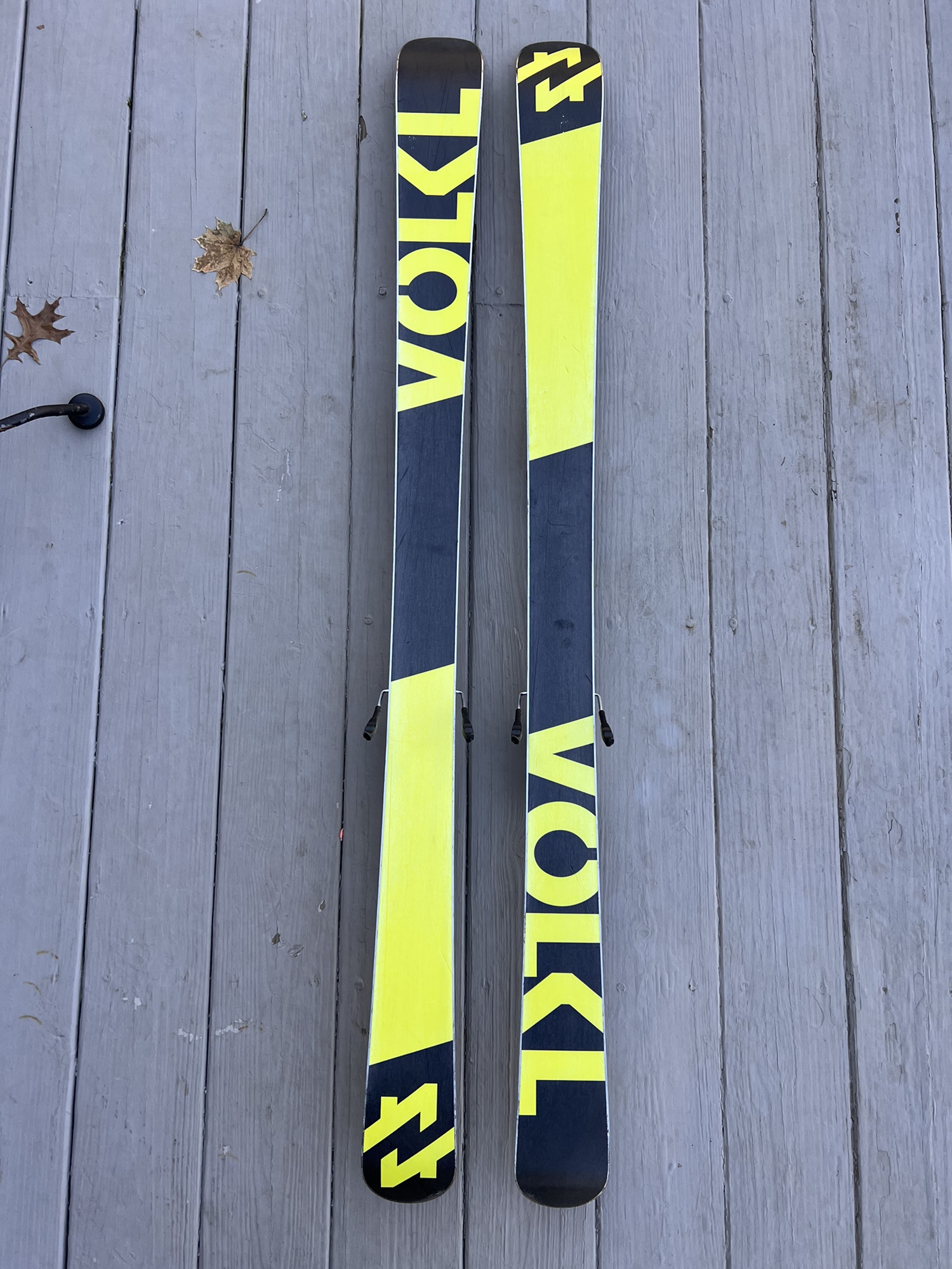Volkl Wall Junior Twin Tip skis 138 cm with Bindings SidelineSwap