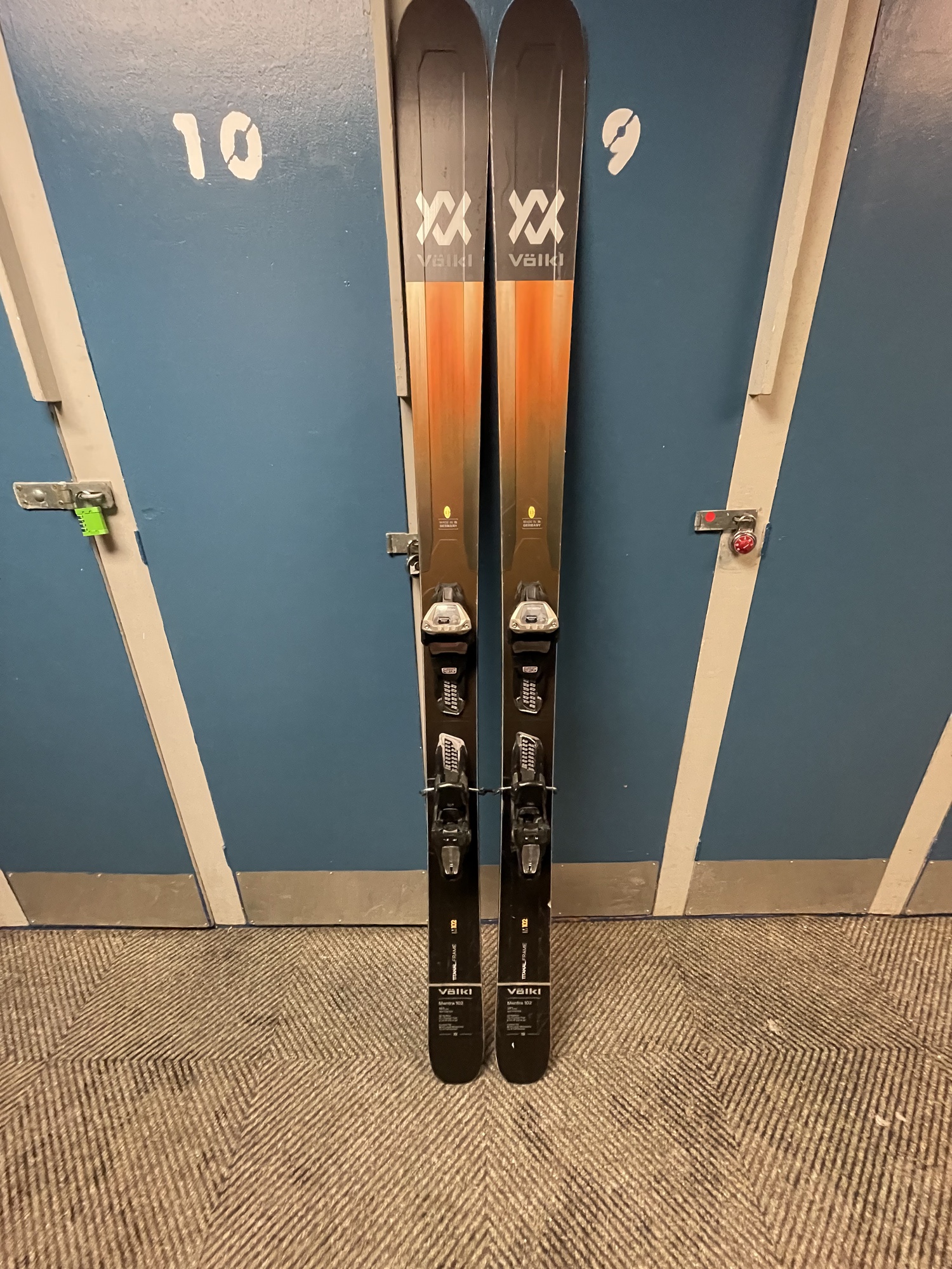 Men's 2021 All Mountain Without Bindings Mantra Skis SidelineSwap