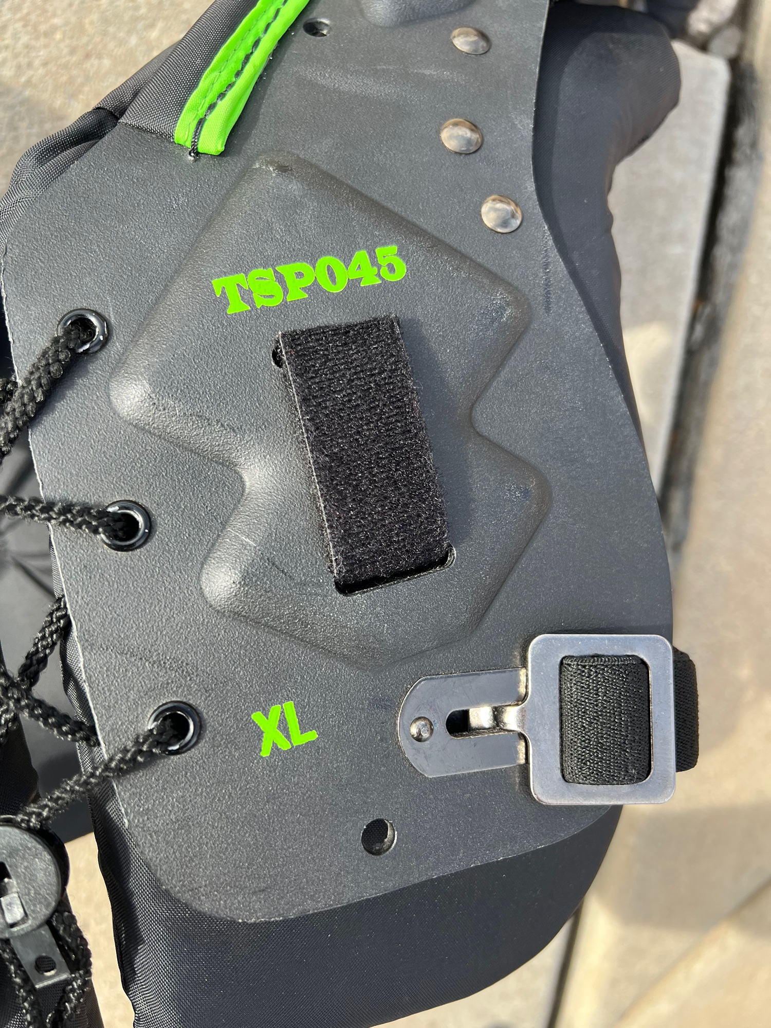 TAG BATTLEGEAR II TSP045 Youth XL Football Shoulder Pads SidelineSwap