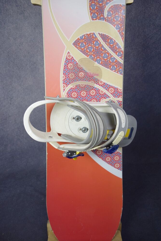 BURTON LUX SNOWBOARD SIZE 154 CM WITH BURTON LARGE BINDINGS