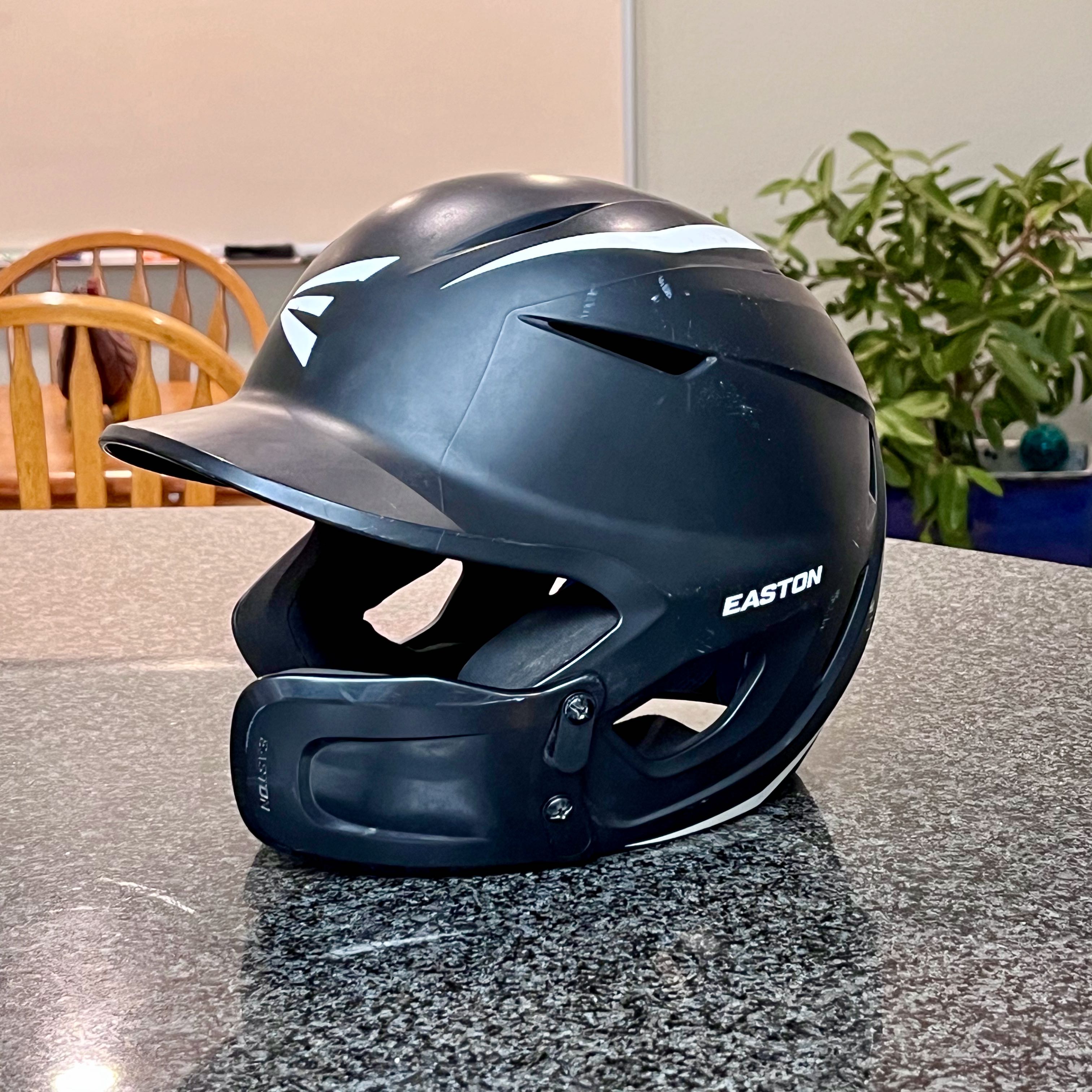 Easton Elite X Baseball Batting Helmet Size 7 1/8 7 1/2 JAW GRD BKWH
