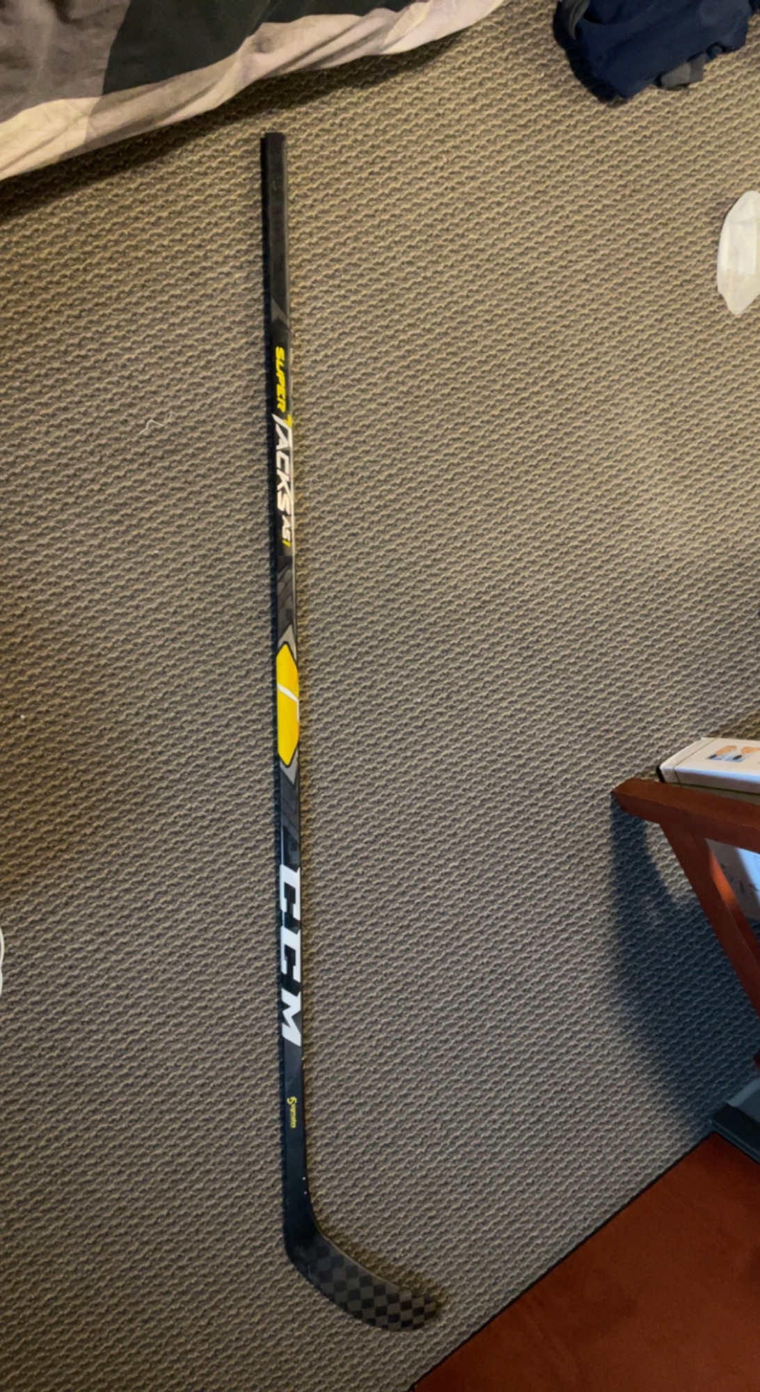 Senior Right Handed P28 Super Tacks AS1 Hockey Stick SidelineSwap