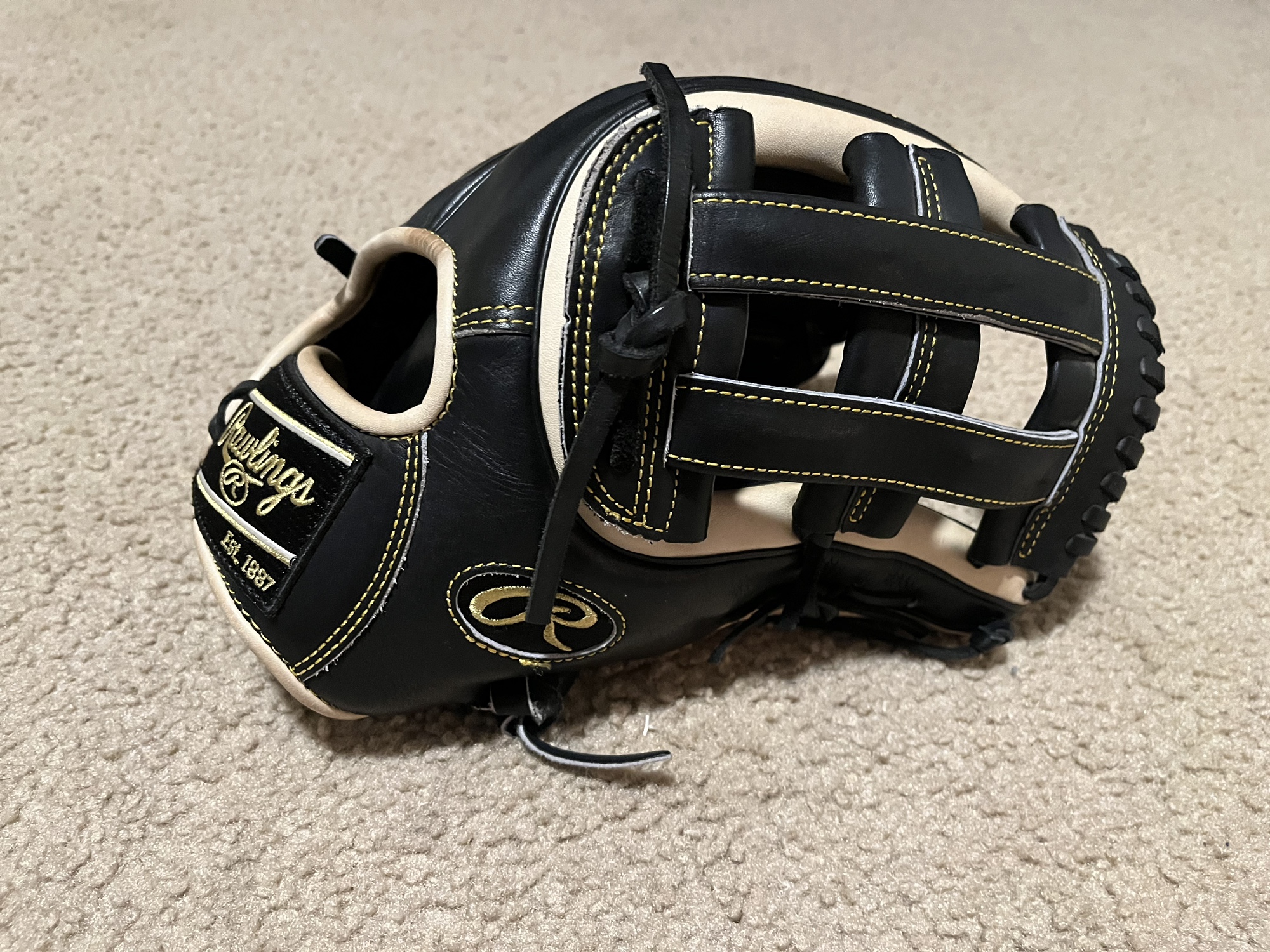 Used Outfield 12.75" Heart of the Hide Baseball Glove SidelineSwap